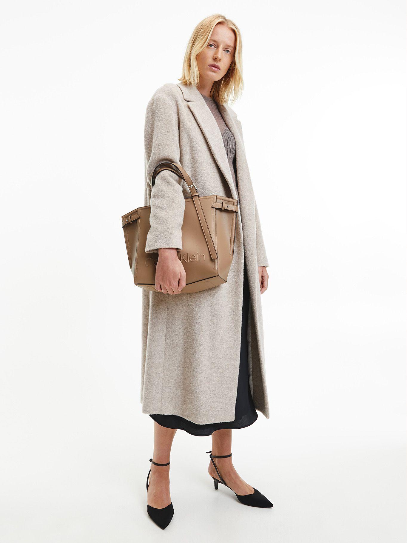 Cartera Minimal Hardware Tote Café Calvin Klein-4