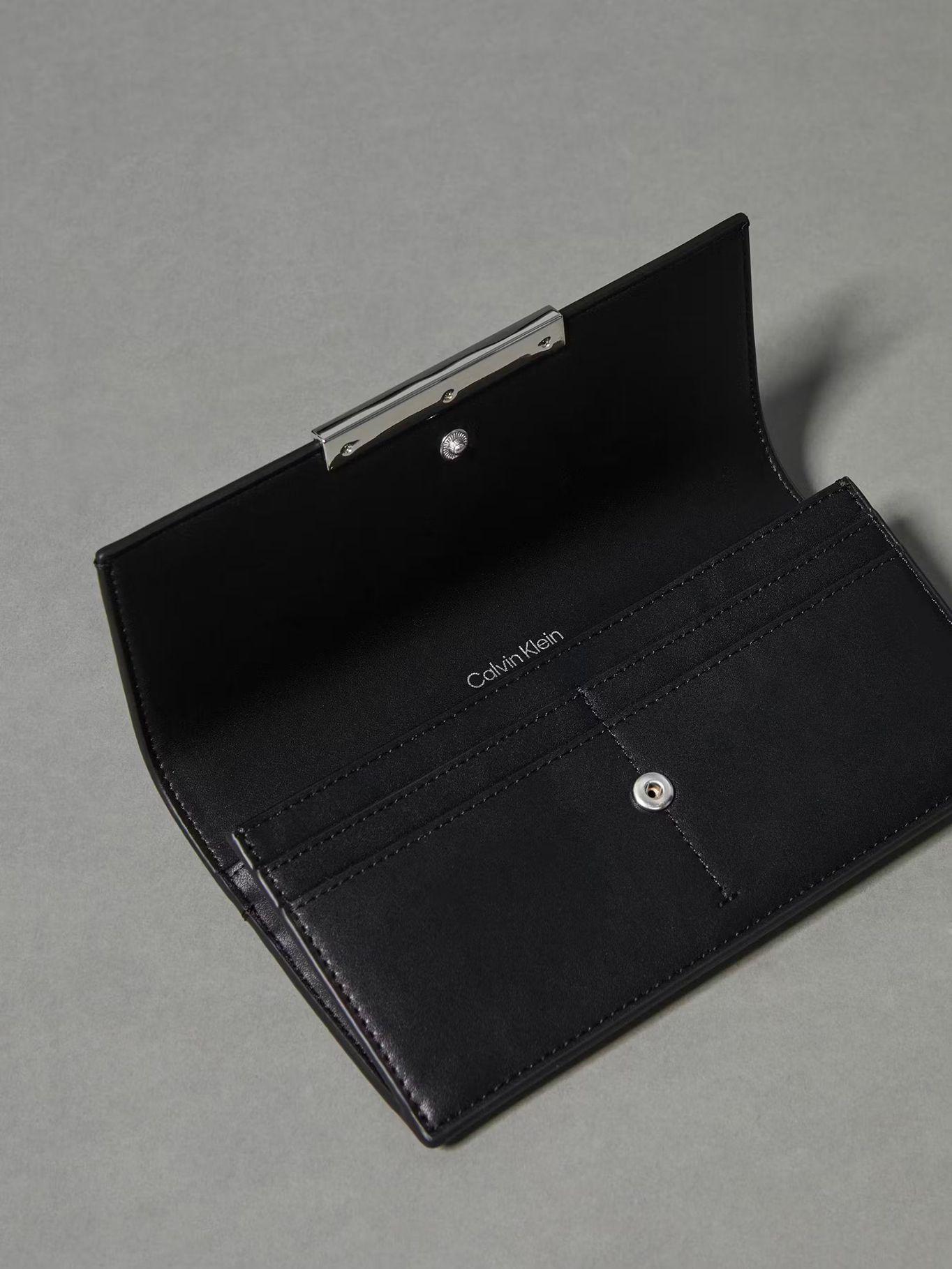 Billetera Linear Large Trifold Slim Negro Calvin Klein-2