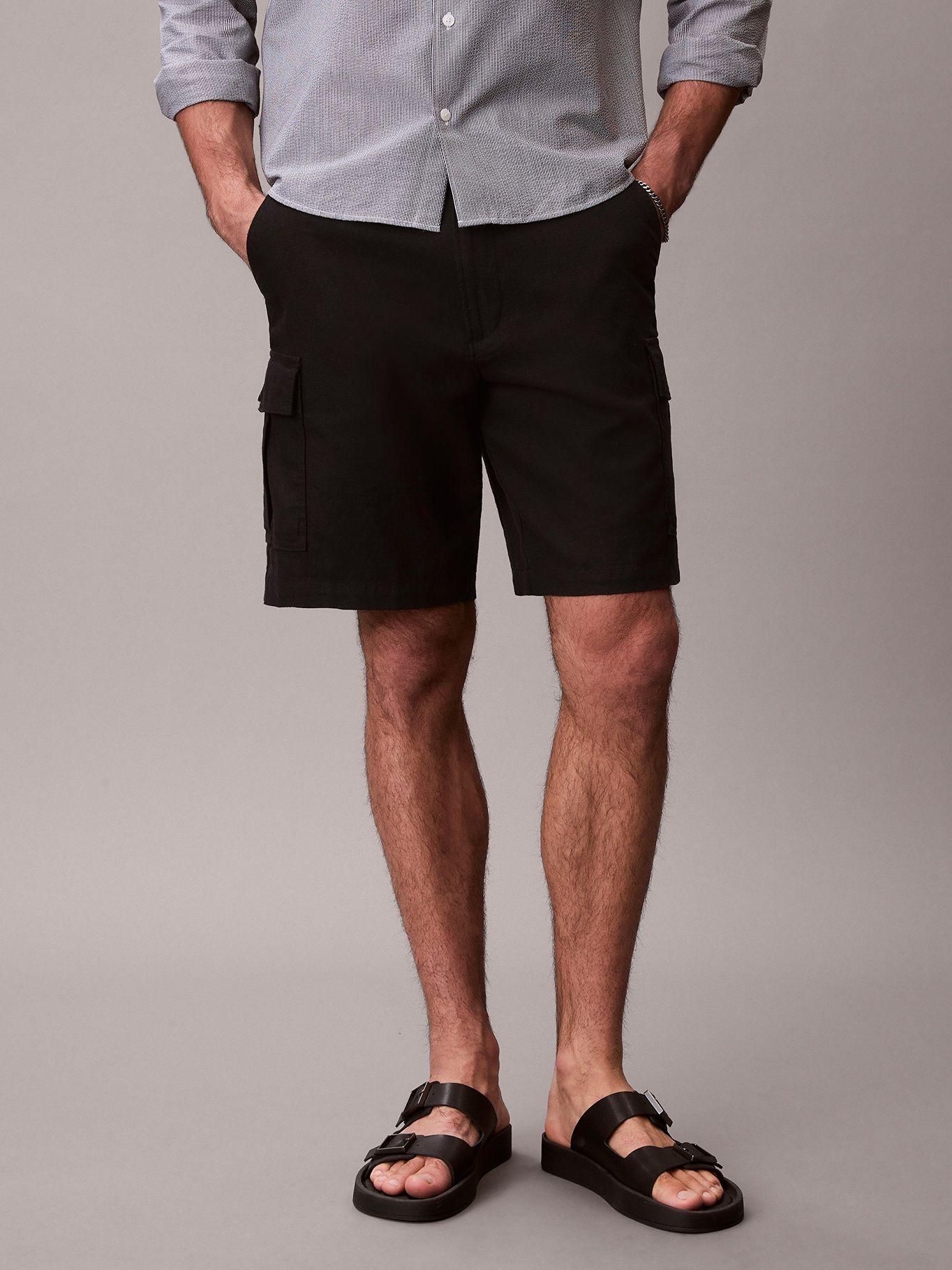Shorts Cargo de Lino Negro Calvin Klein-1
