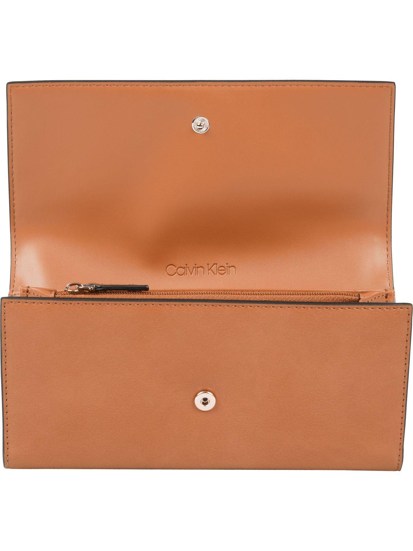 Billetera Re-Lock Trifold Café Calvin Klein Mujer-1
