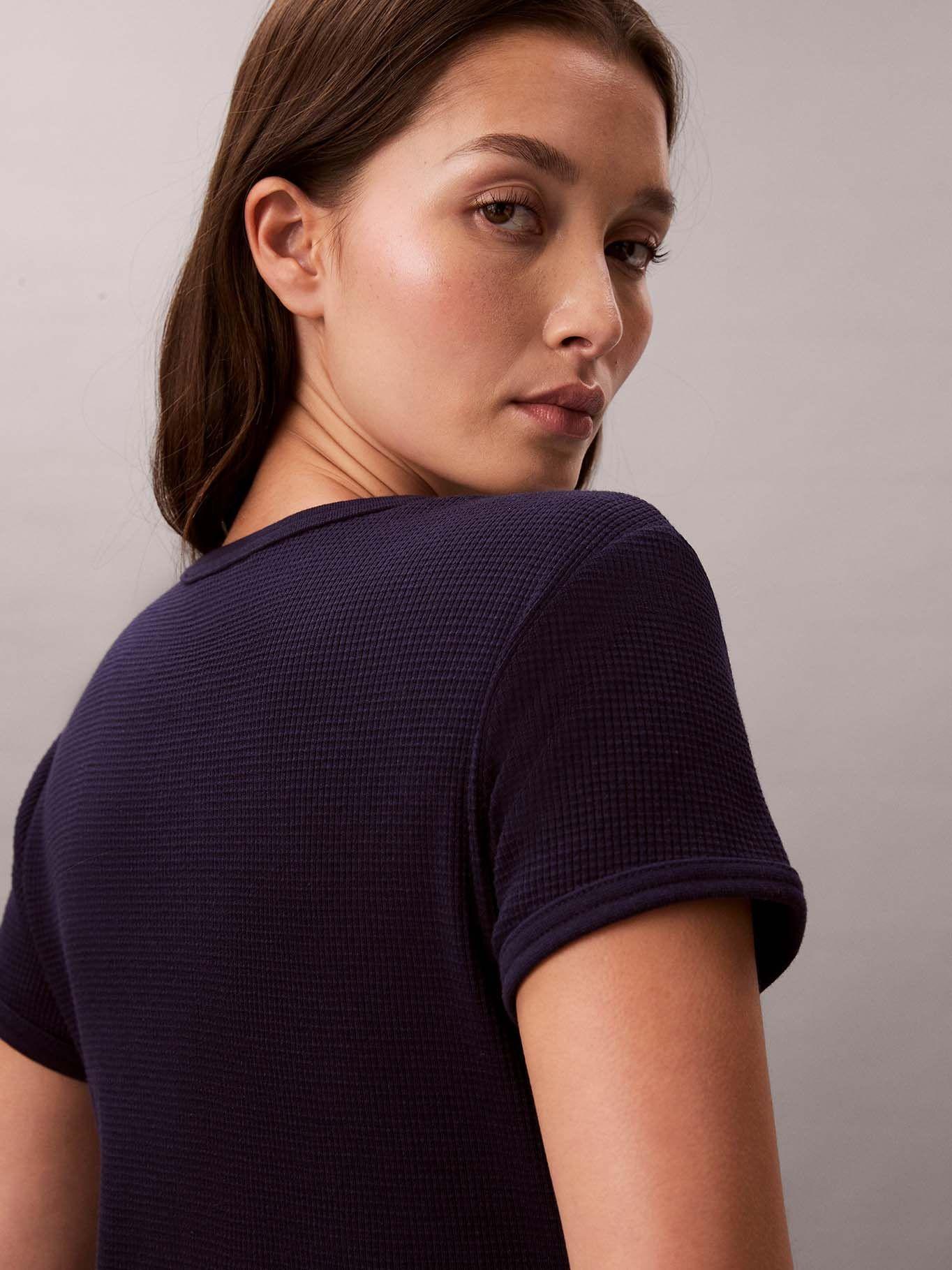 Polera Slim Tejido Waffle Monograma Azul Calvin Klein-5