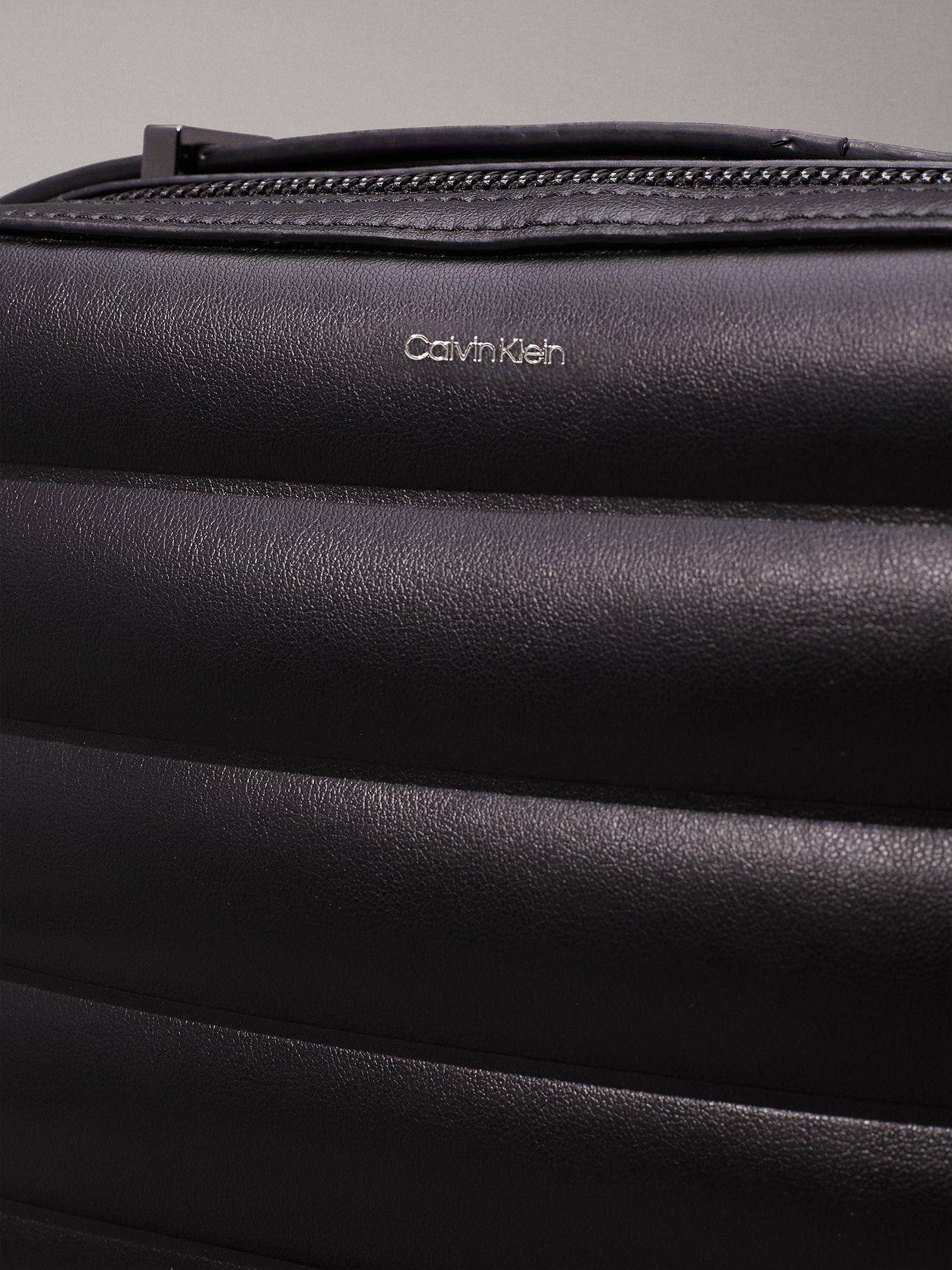 Bandolera Line Quilt Negro Calvin Klein-2