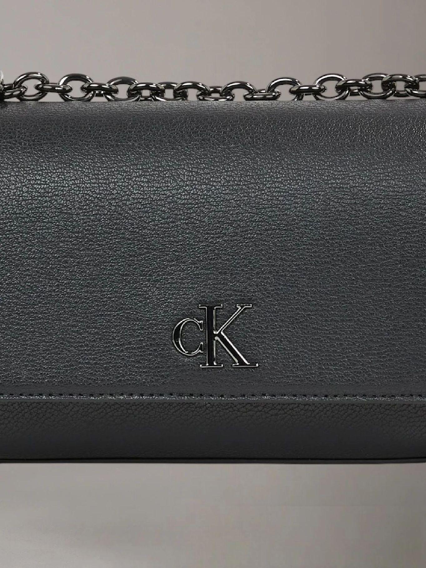 Cartera Minimal Monogram Negro Calvin Klein-2