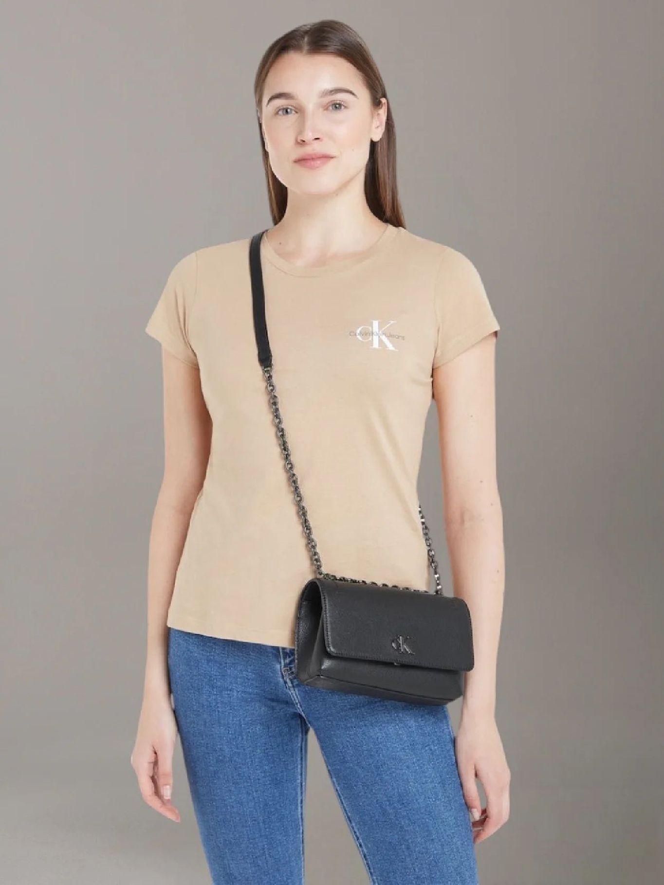 Cartera Minimal Monogram Negro Calvin Klein-3