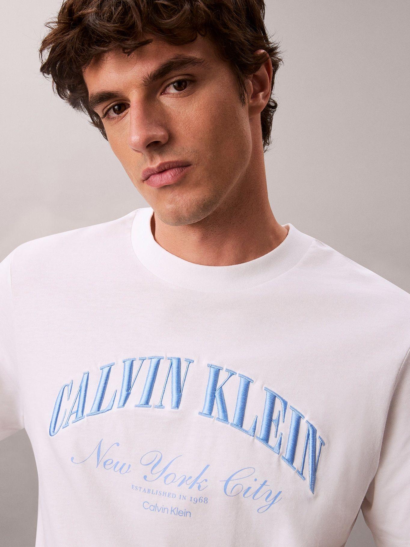 Polera de Logo Gráfico Blanco Calvin Klein-4