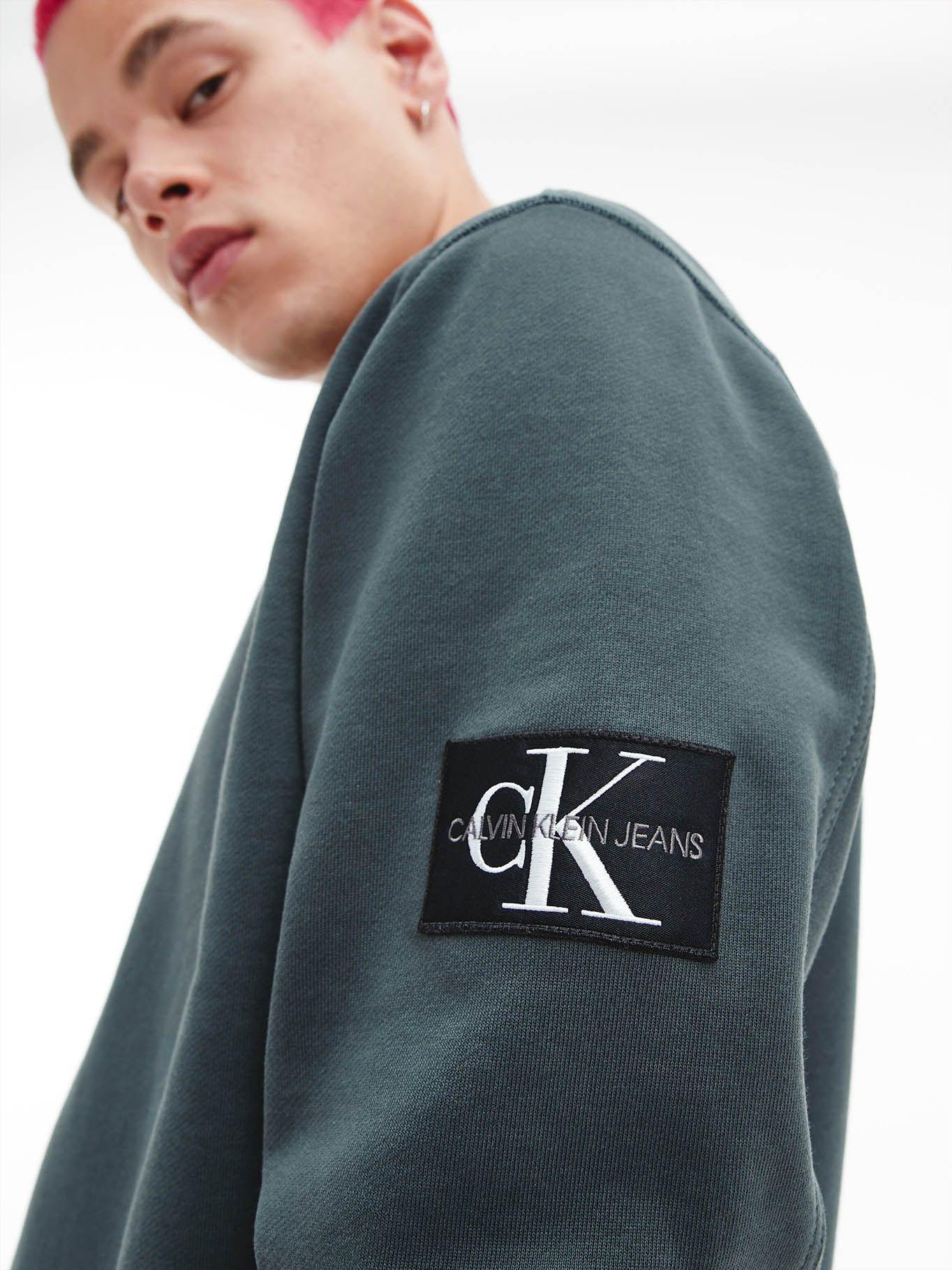 Sudadera con insignia de monograma Verde Calvin Klein J30J314035-L7E-3