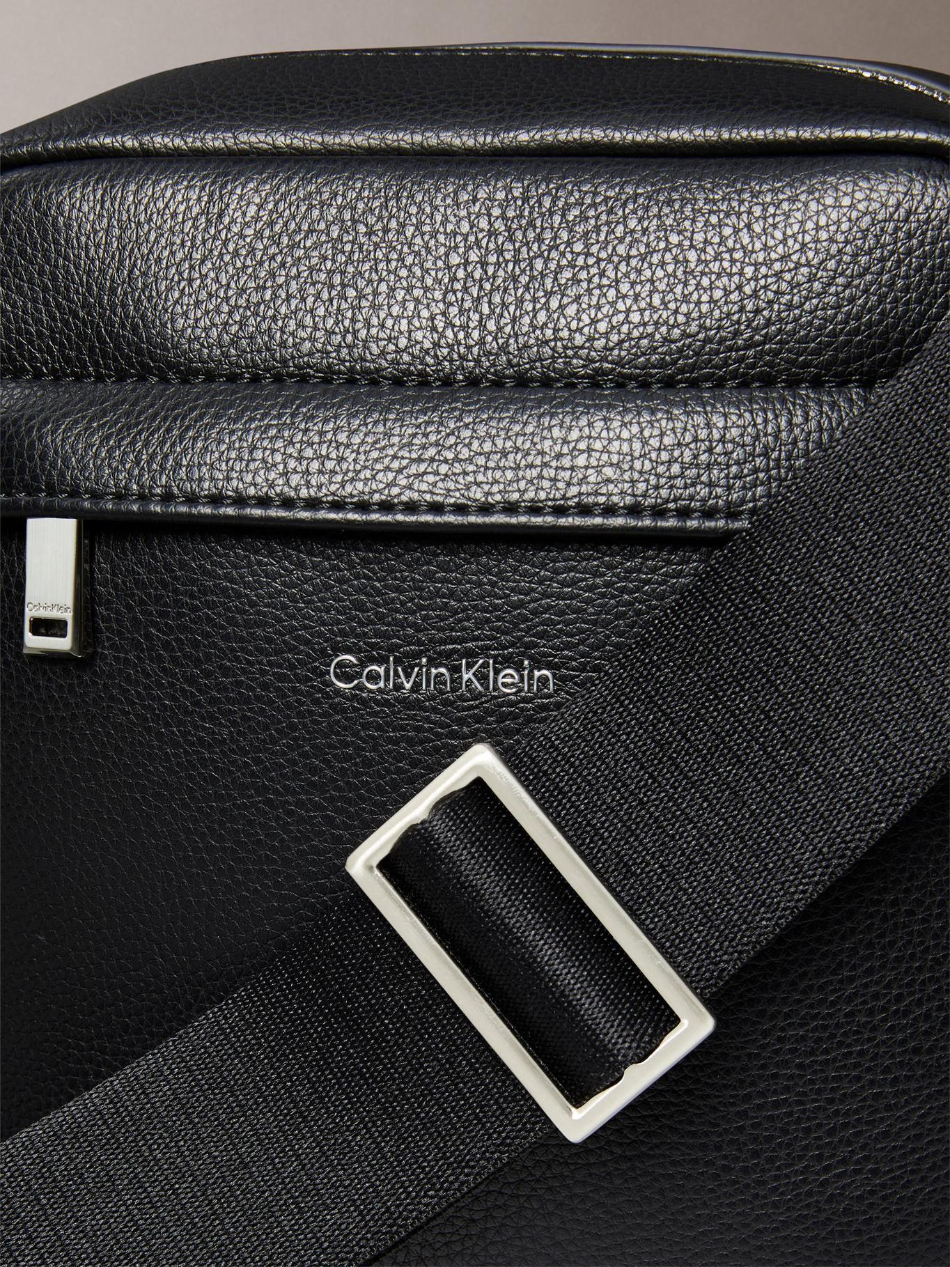 Bolso Reporter Raised Negro Calvin Klein-3