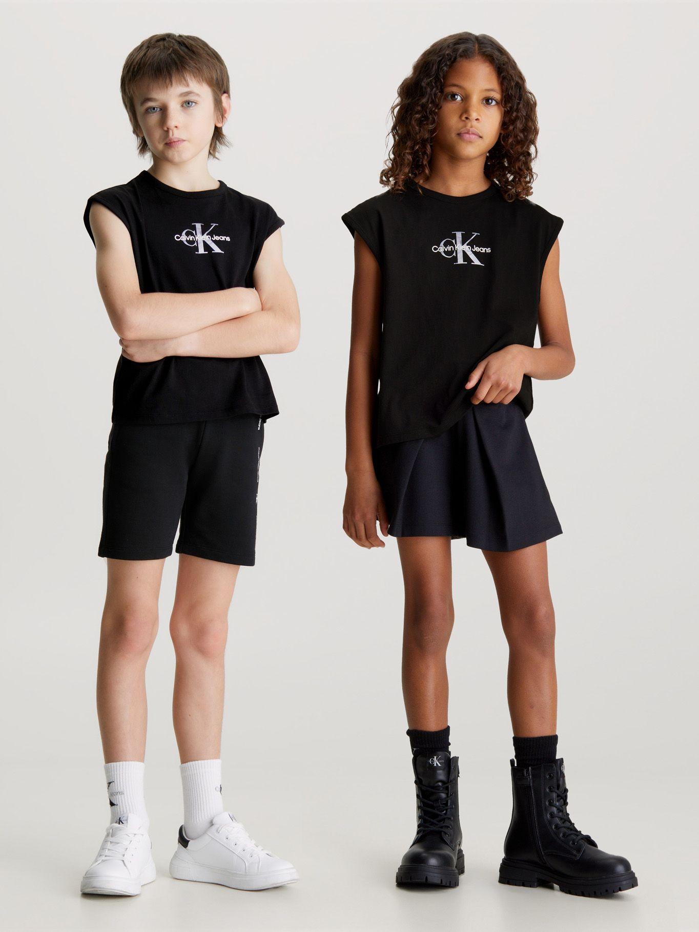 Polera Niño Monologo Relaxed Negro Calvin Klein-2