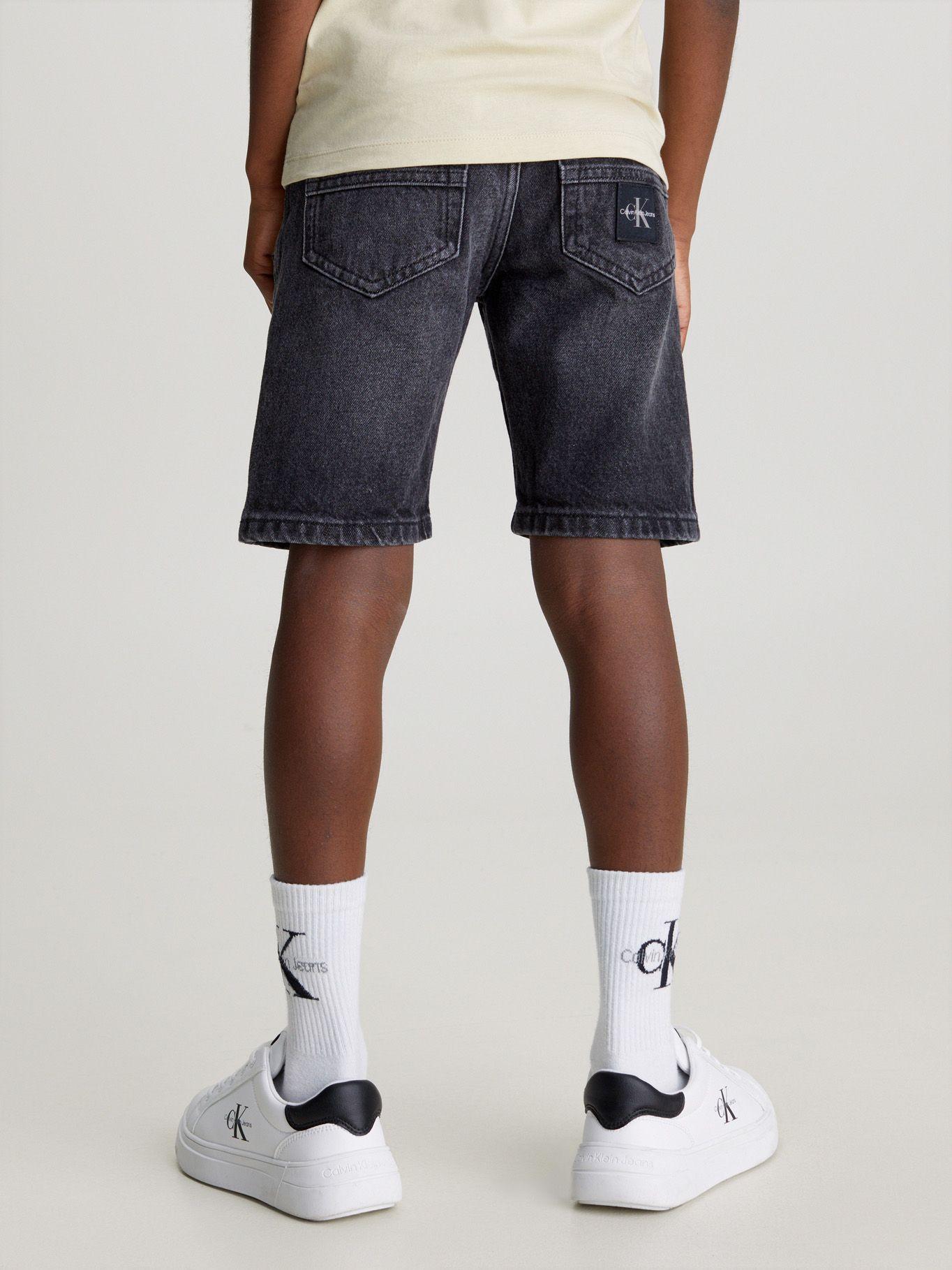 Short Niño Relaxed Washed Negro Calvin Klein-2