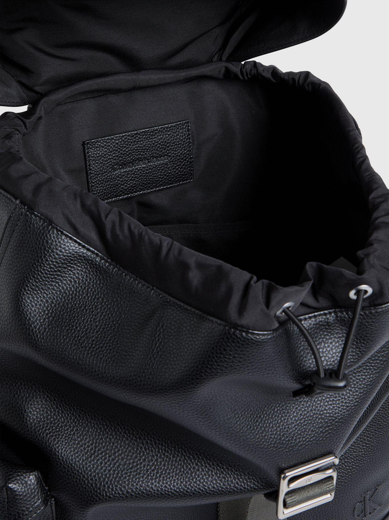 Mochila Cargo Flap Negro Calvin Klein-2
