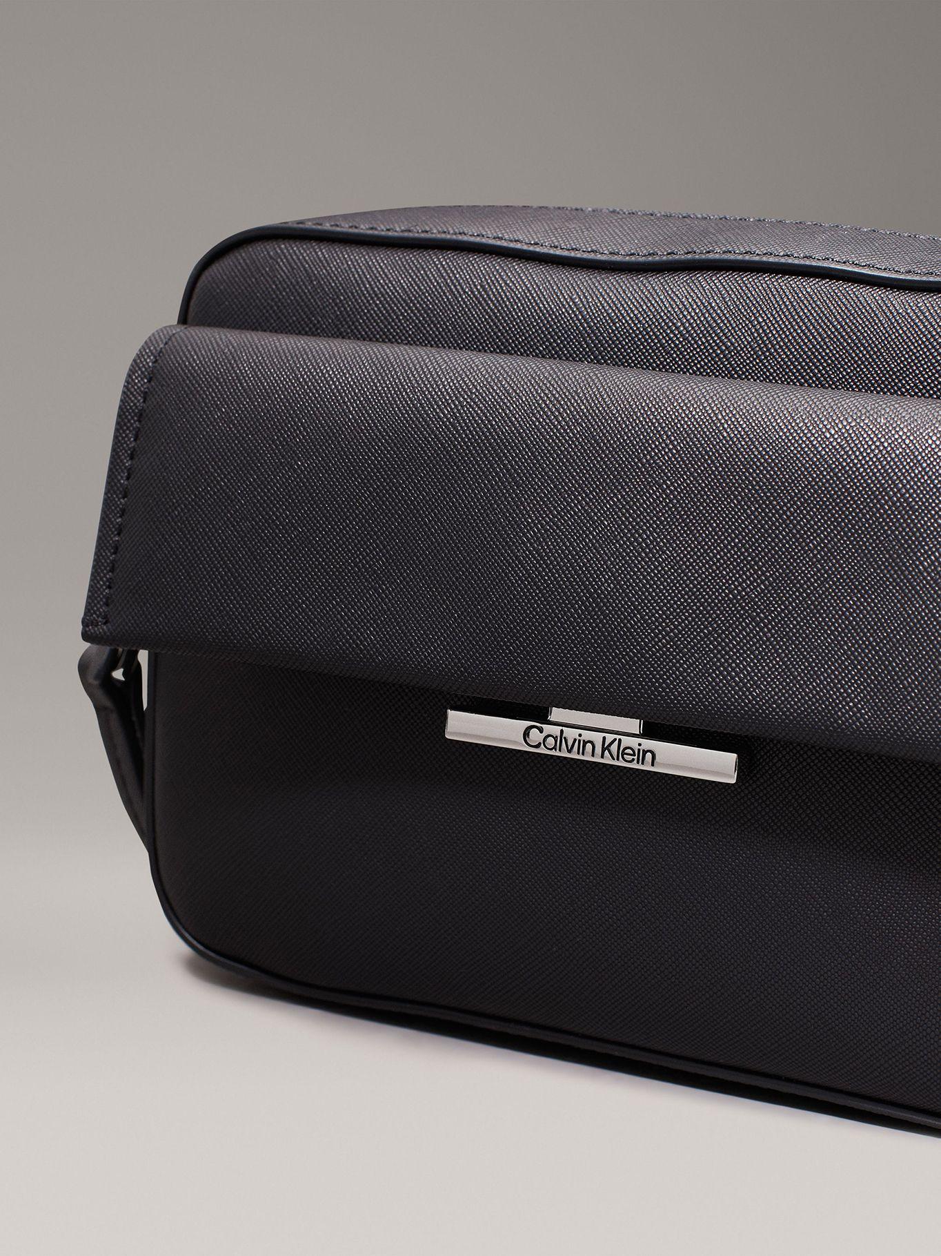 Bandolera CK Linear Saffiano Negro Calvin Klein-3