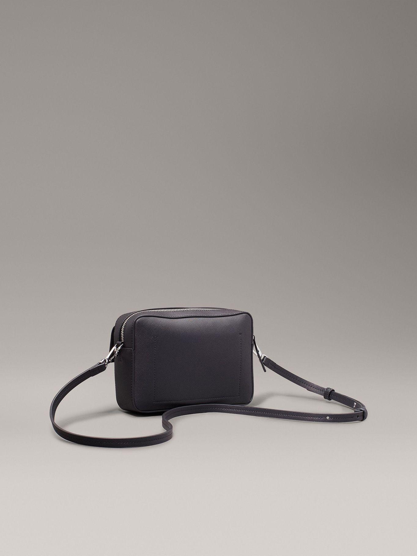 Bandolera CK Linear Saffiano Negro Calvin Klein-4