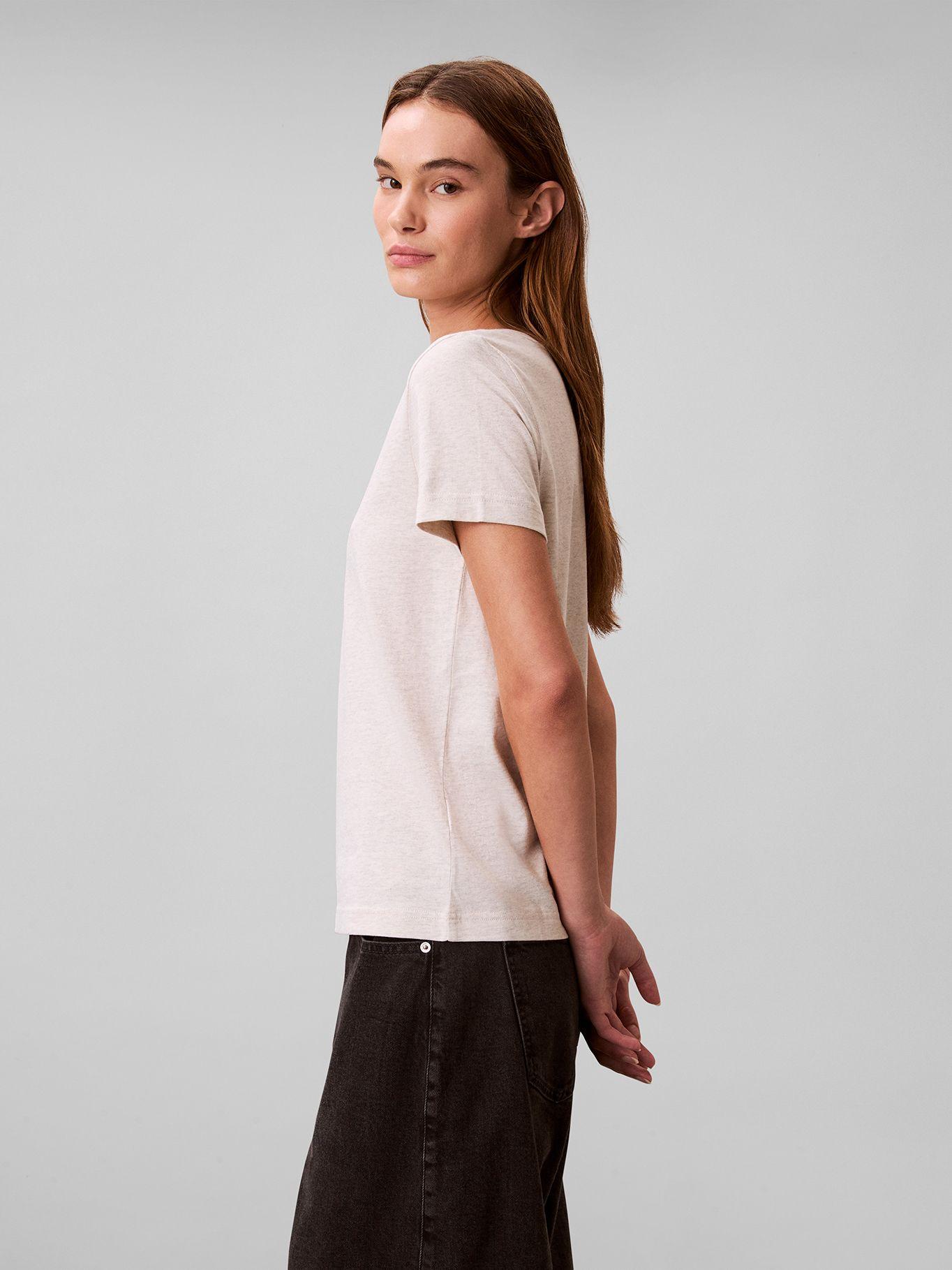 Polera Cuello en V y Logo Archive Beige Calvin Klein-3