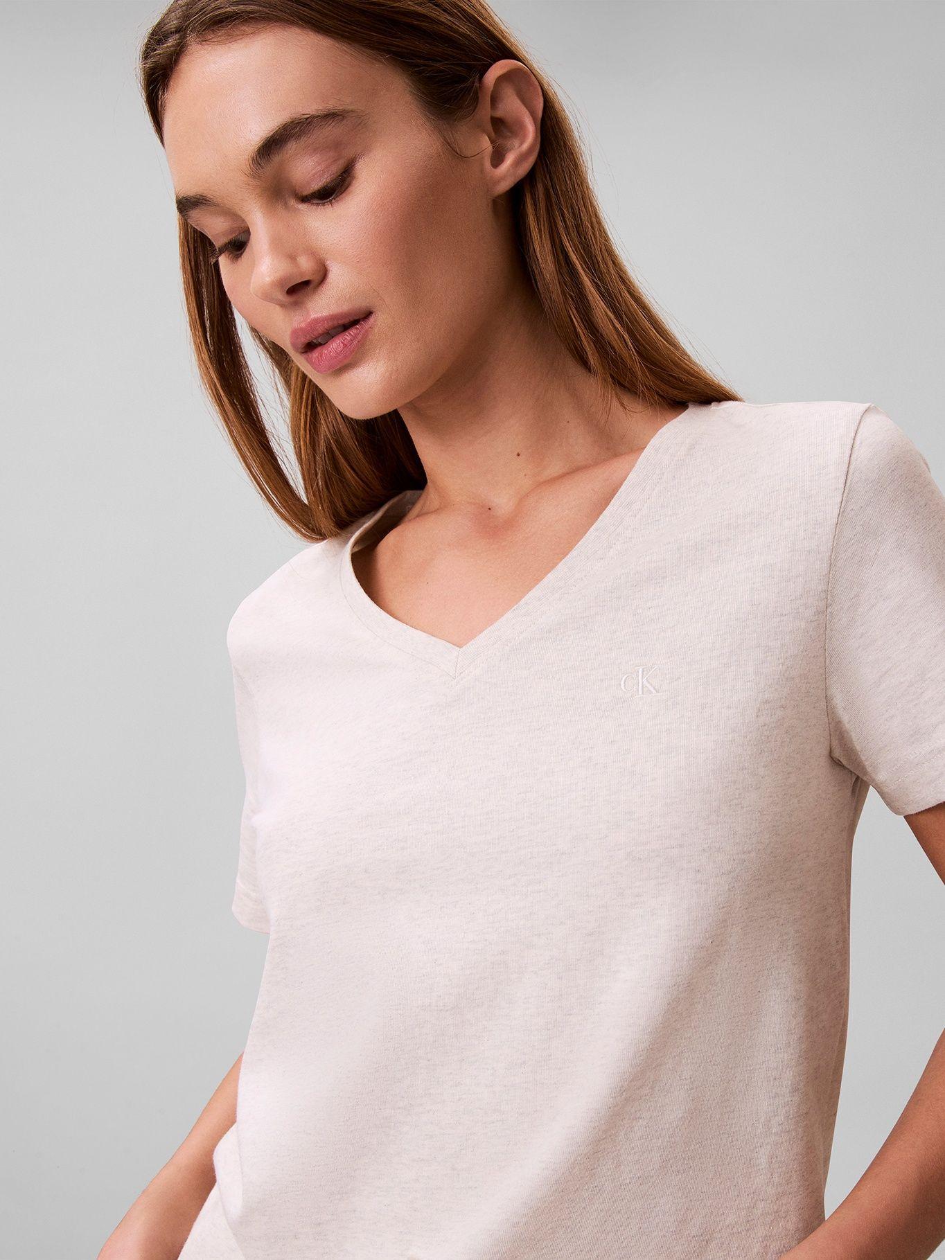Polera Cuello en V y Logo Archive Beige Calvin Klein-4