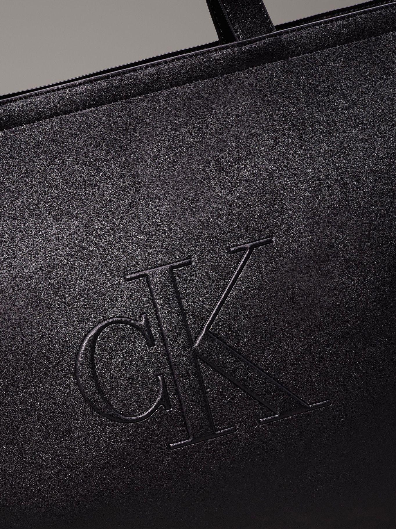 Cartera Tote Sculpted Slim Negro Calvin Klein-3