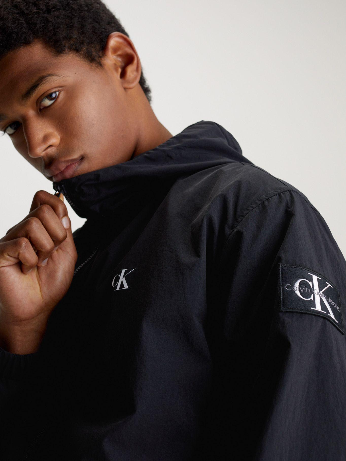 Cortaviento Relaxed Negro Calvin Klein-3