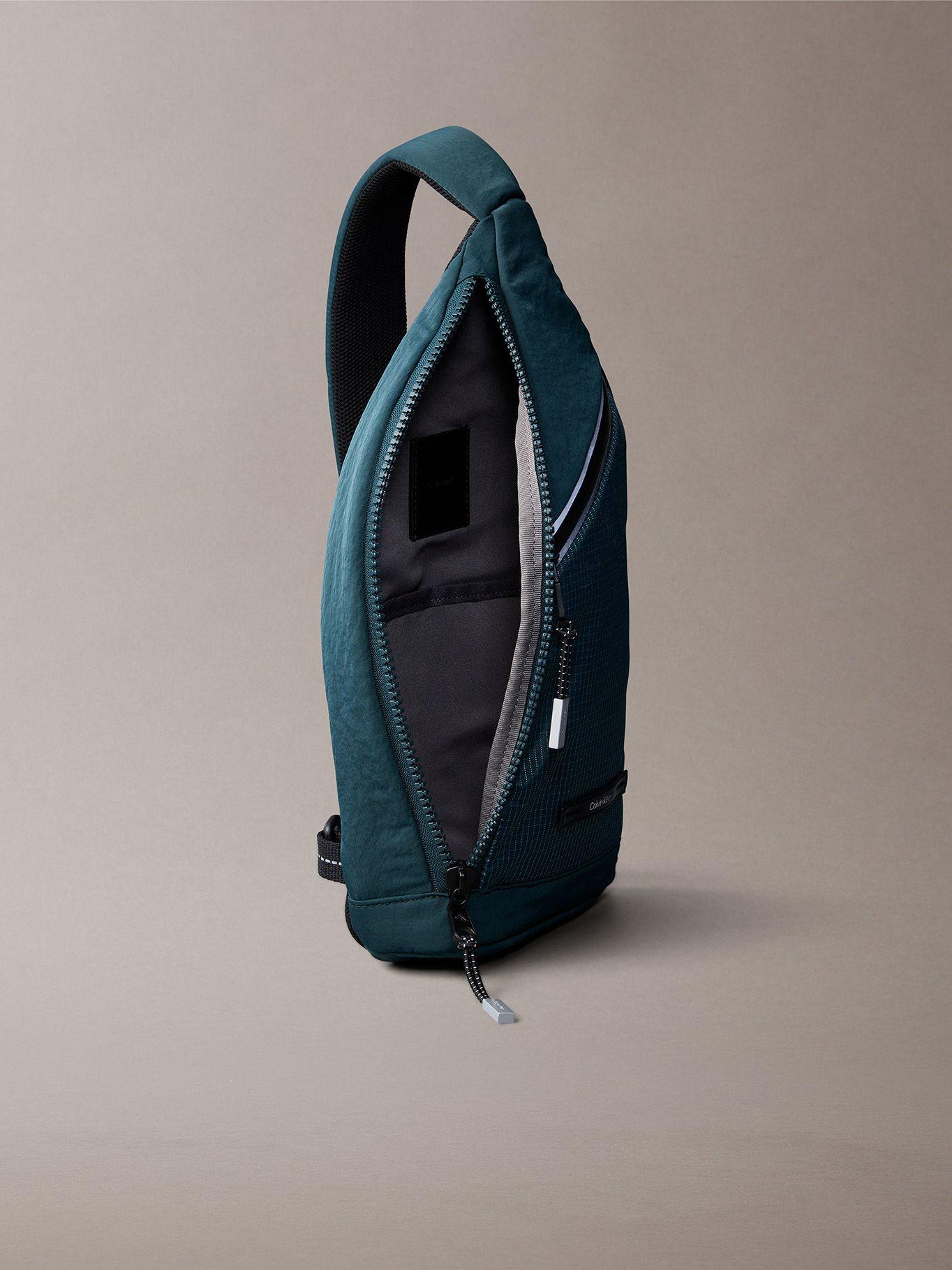 Bolso Deportivo Utility Zip Sling Verde Calvin Klein-2