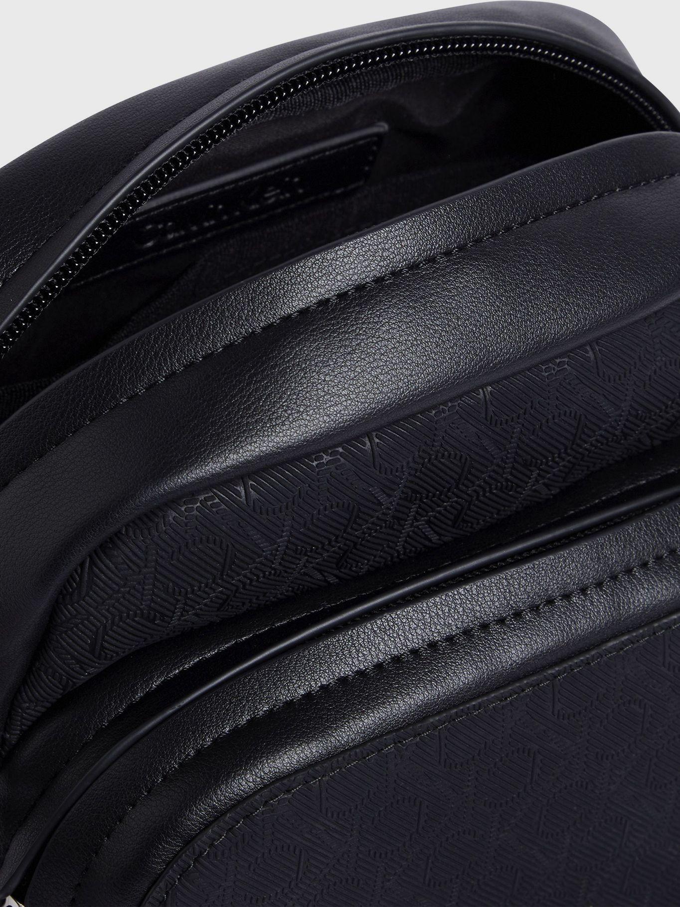 Bolso Reporter de Ck Must Negro Calvin Klein-2