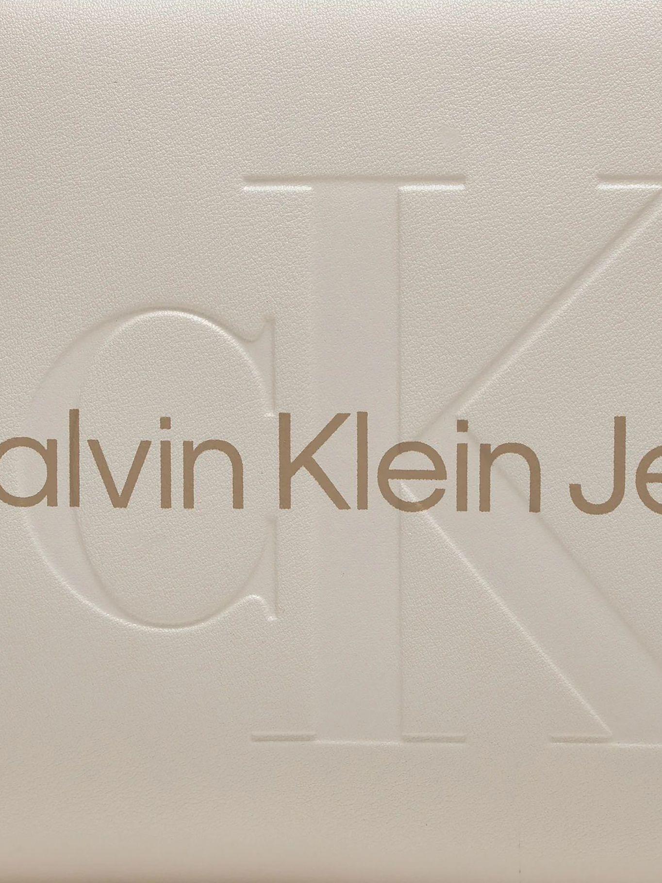 Bandolera Sculped Beige Calvin Klein-3