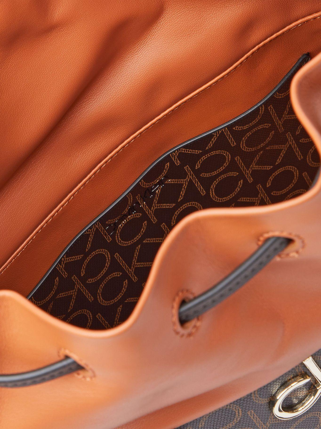 Cartera Hobo Re-Lock Café Calvin Klein Mujer-2