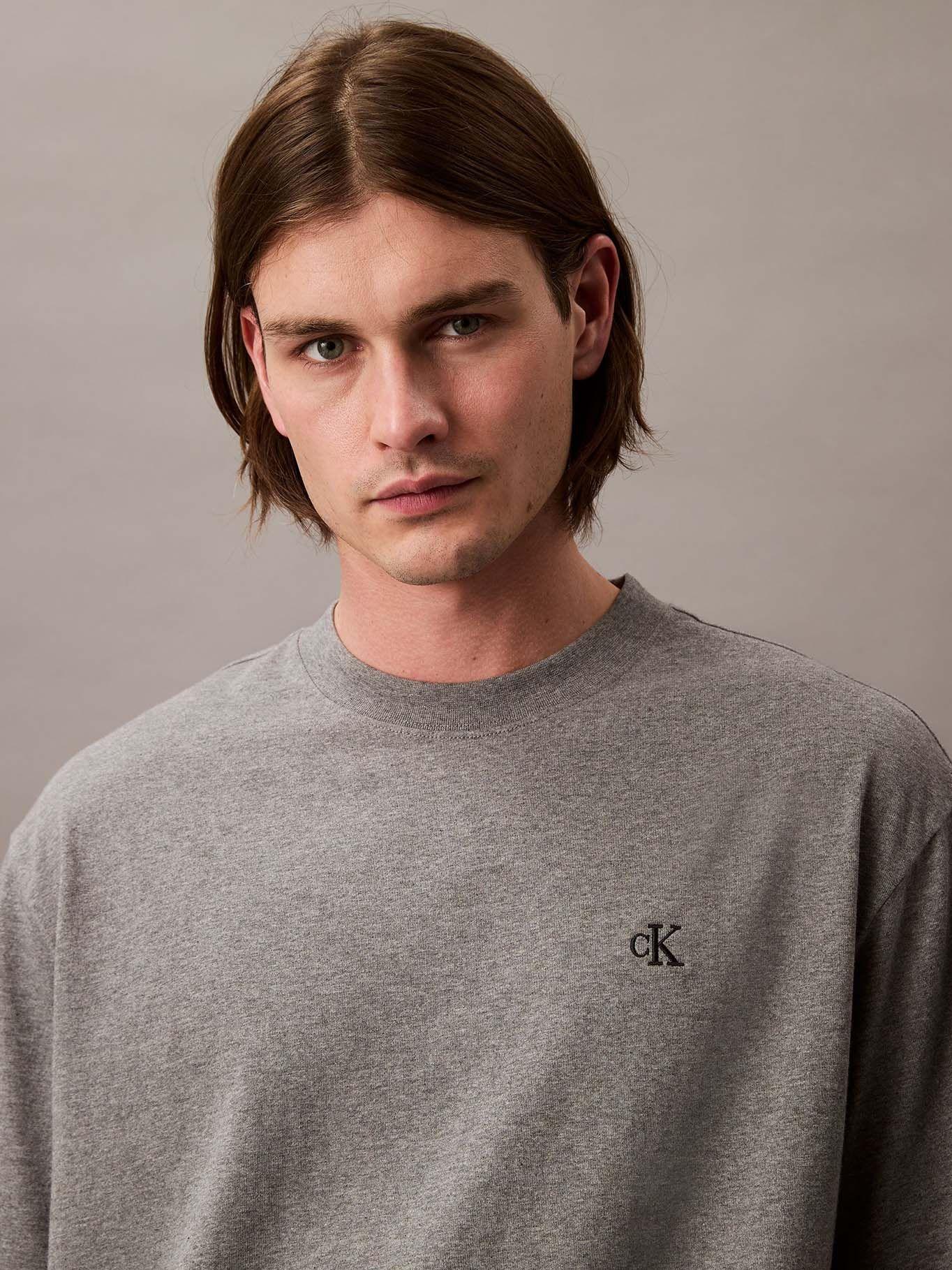 Polera Relaxed con Monograma Archive Gris Calvin Klein-3
