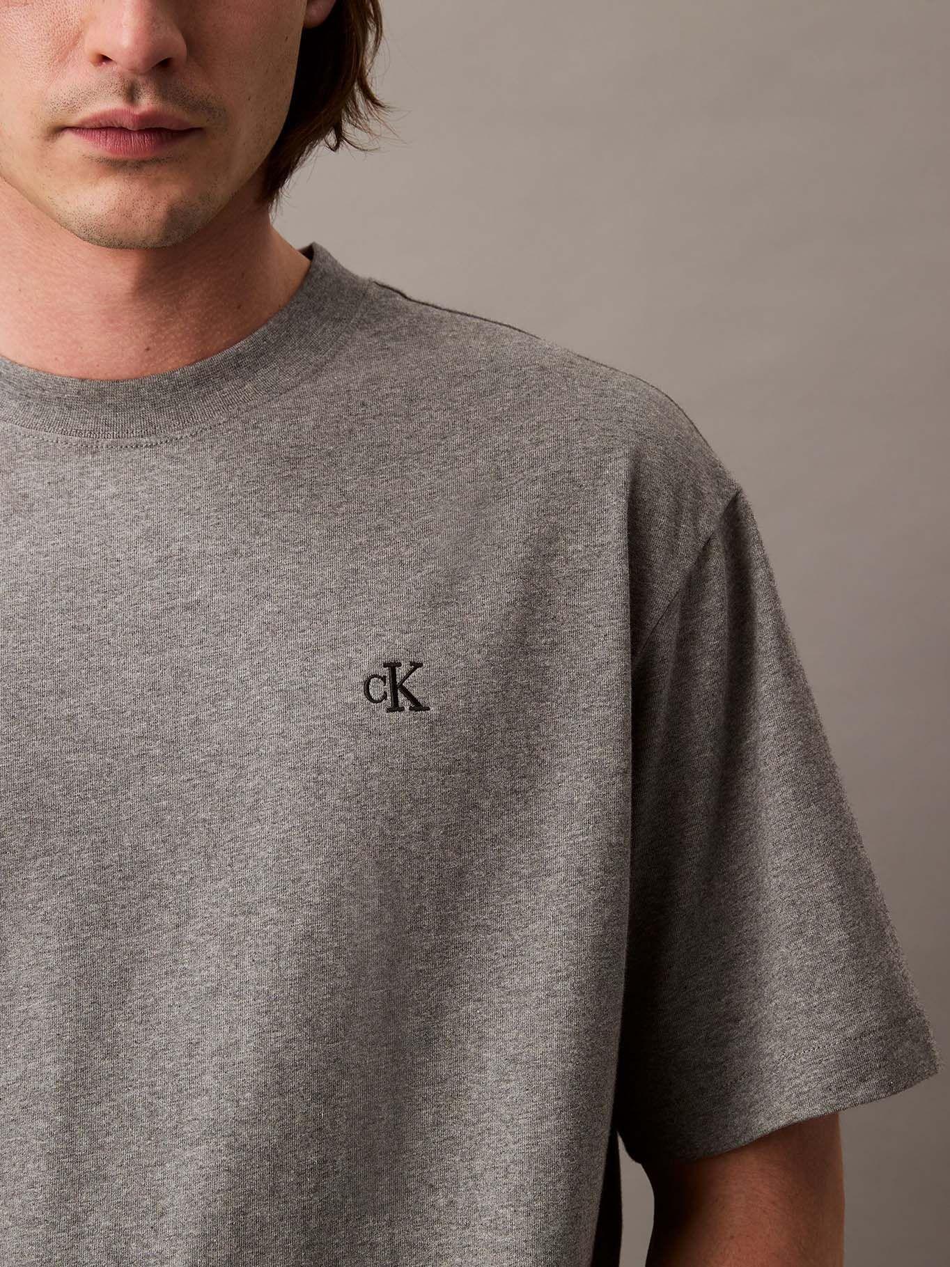 Polera Relaxed con Monograma Archive Gris Calvin Klein-4