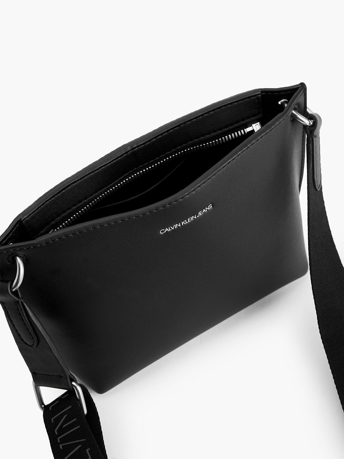 Bandolera Trapezoid Shadow Negro Calvin Klein-2