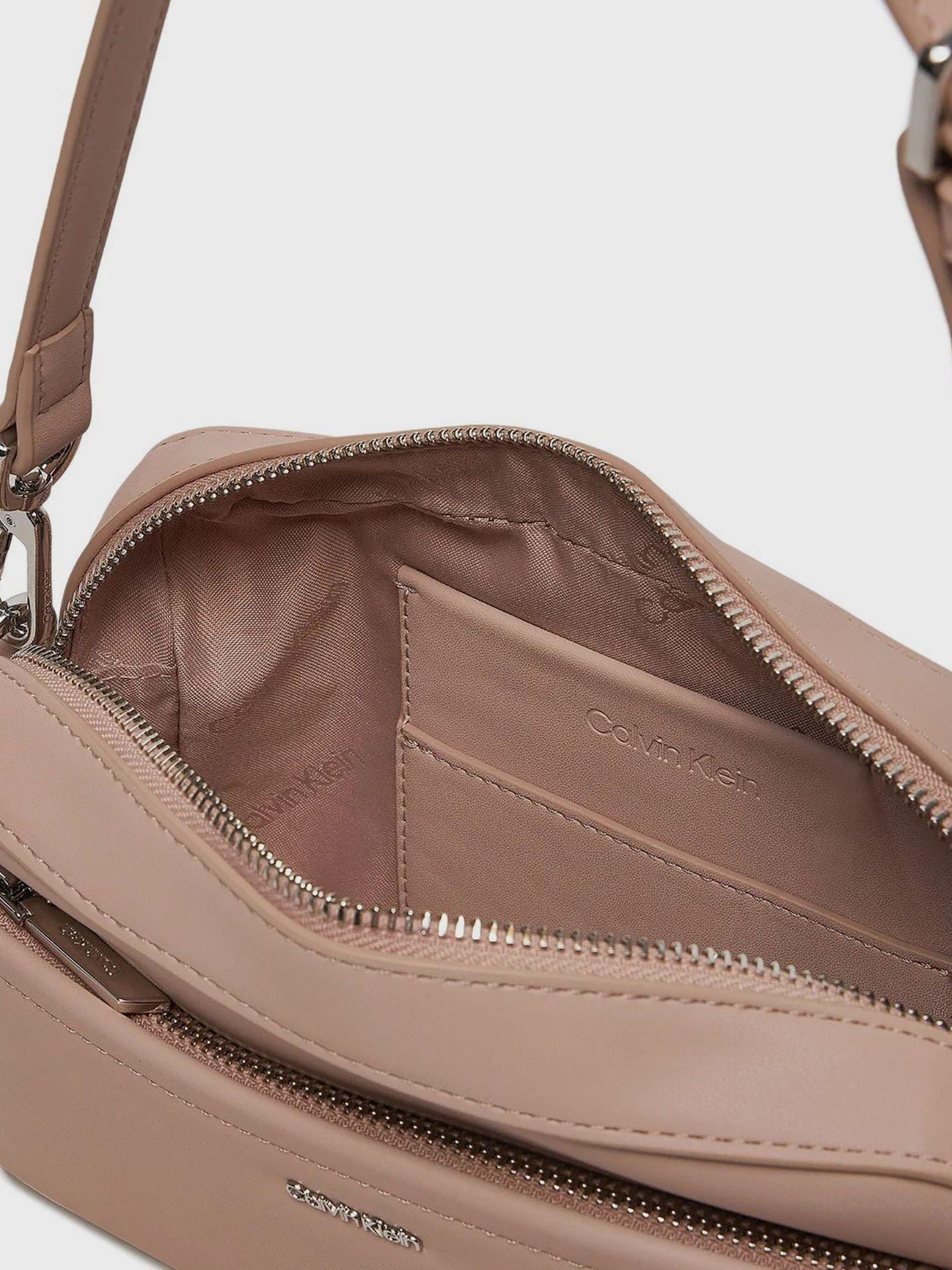 Bandolera CK Must-Convertible Beige Calvin Klein-2