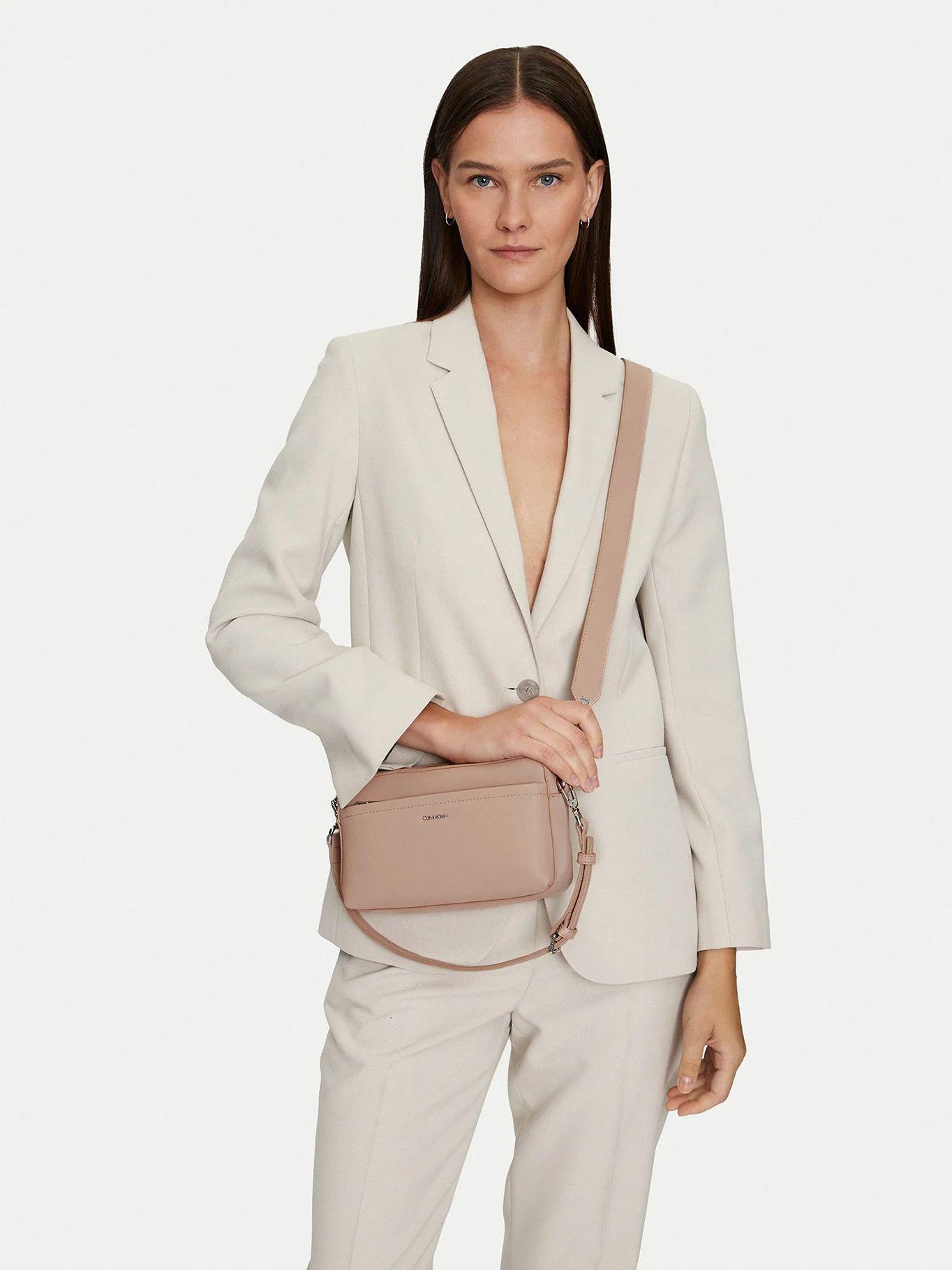 Bandolera CK Must-Convertible Beige Calvin Klein-5