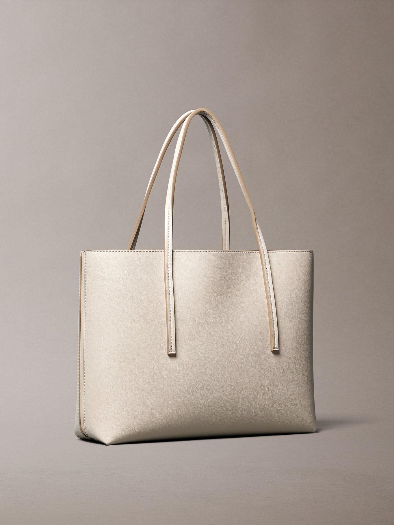 Cartera Tote Foil Logo Beige Calvin Klein-2