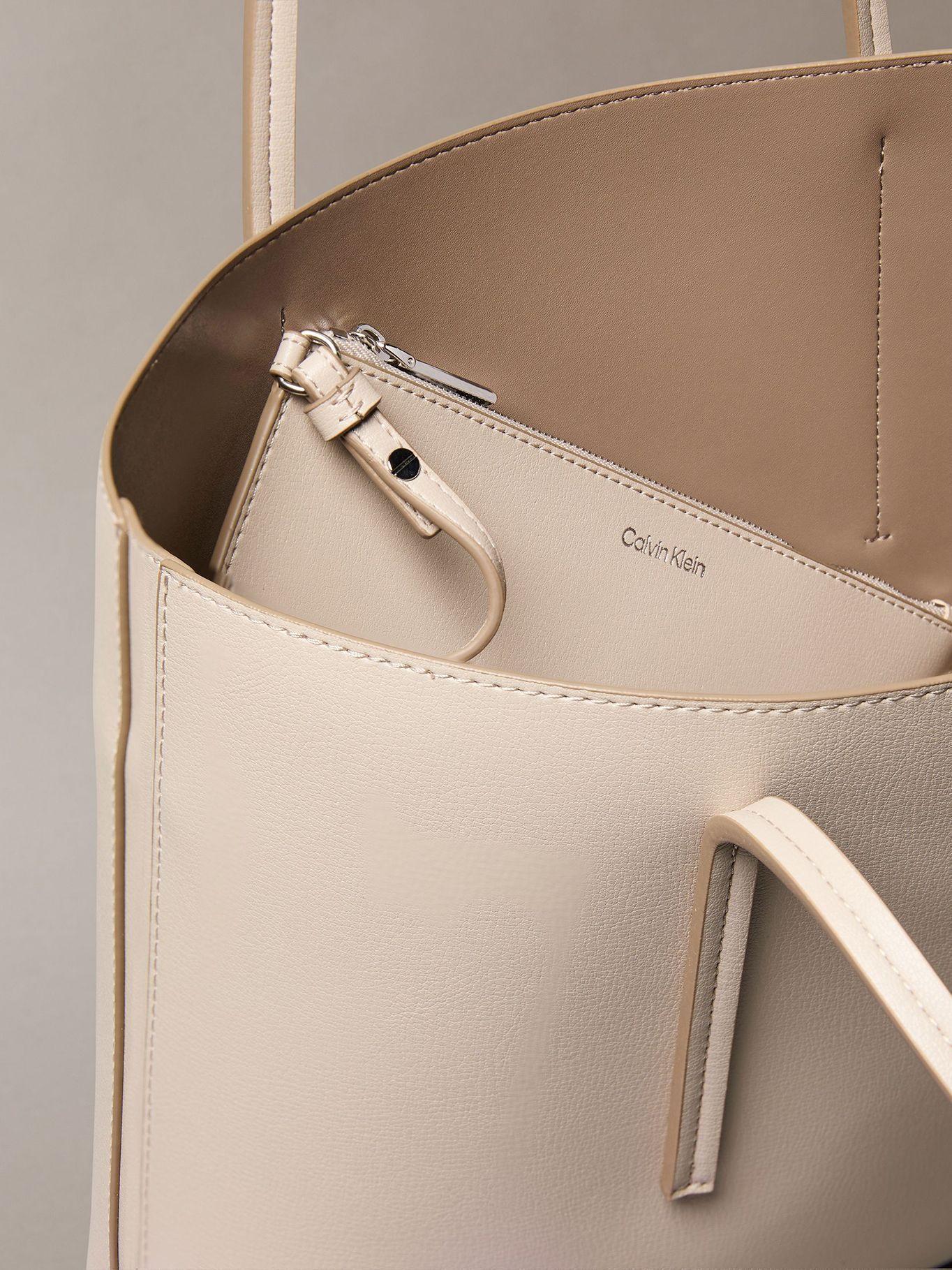 Cartera Tote Foil Logo Beige Calvin Klein-3