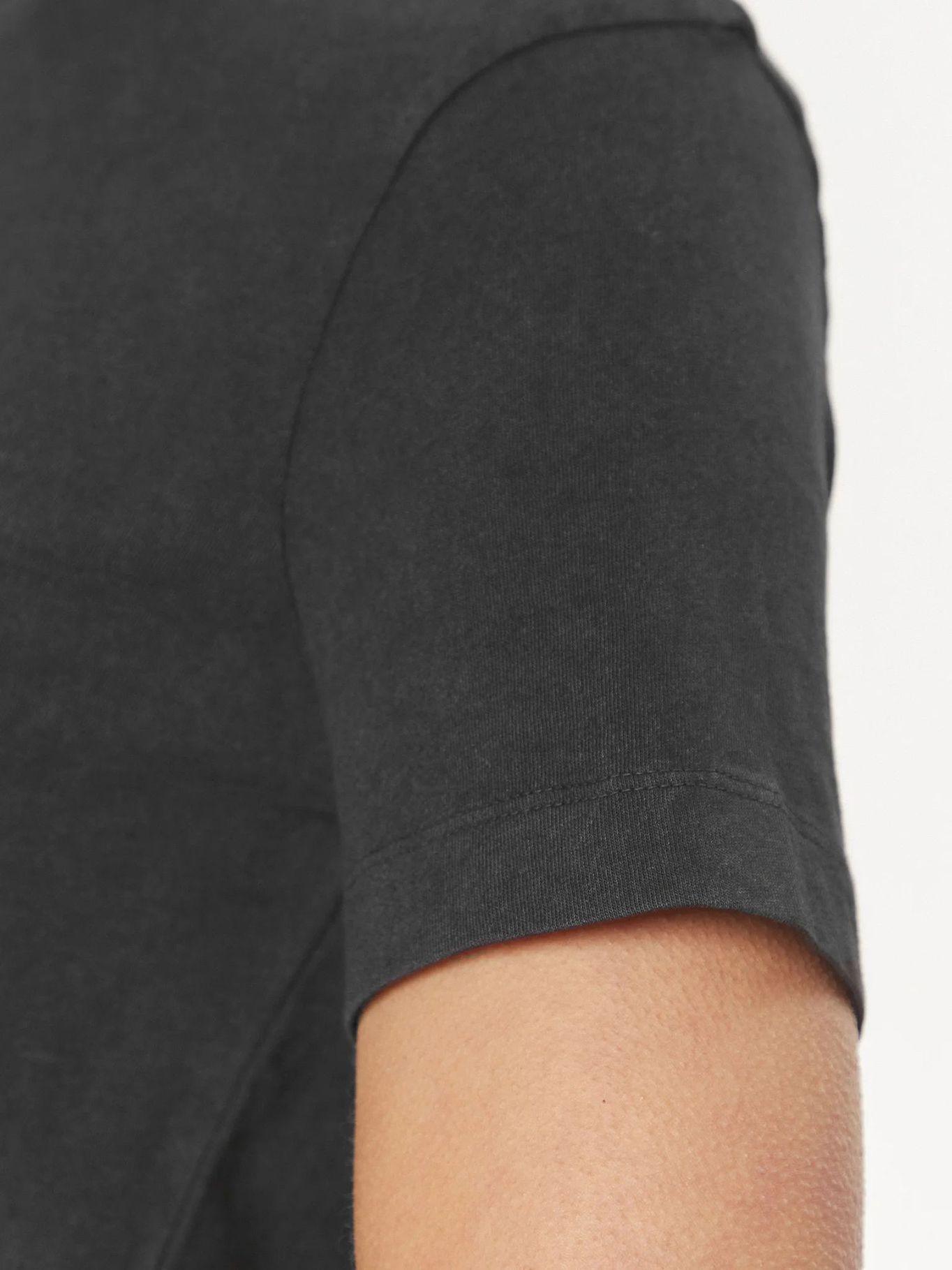 Polera Archival Monologo Regular Negro Calvin Klein-4