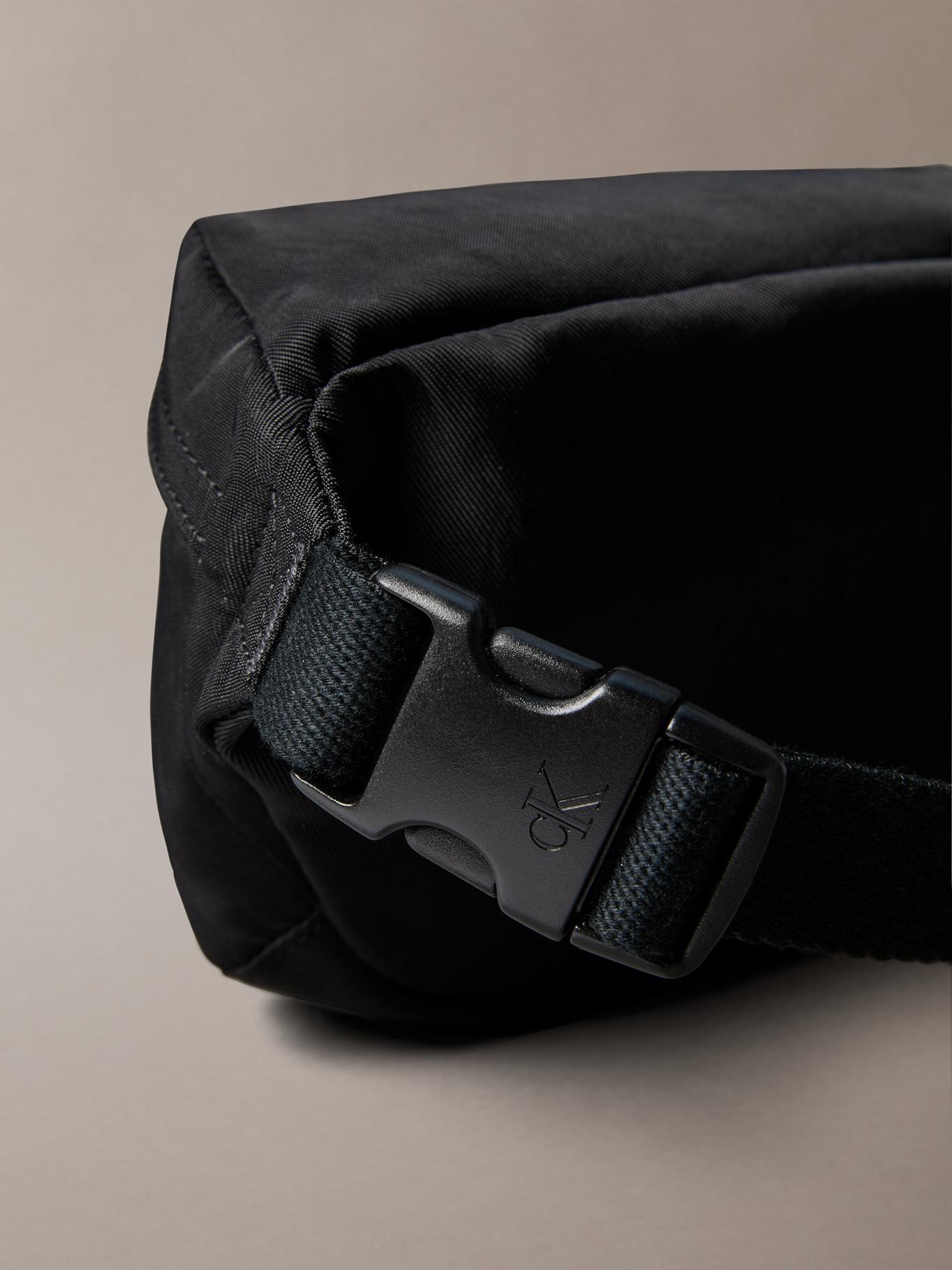 Banano Bold con Monograma Negro Calvin Klein-3