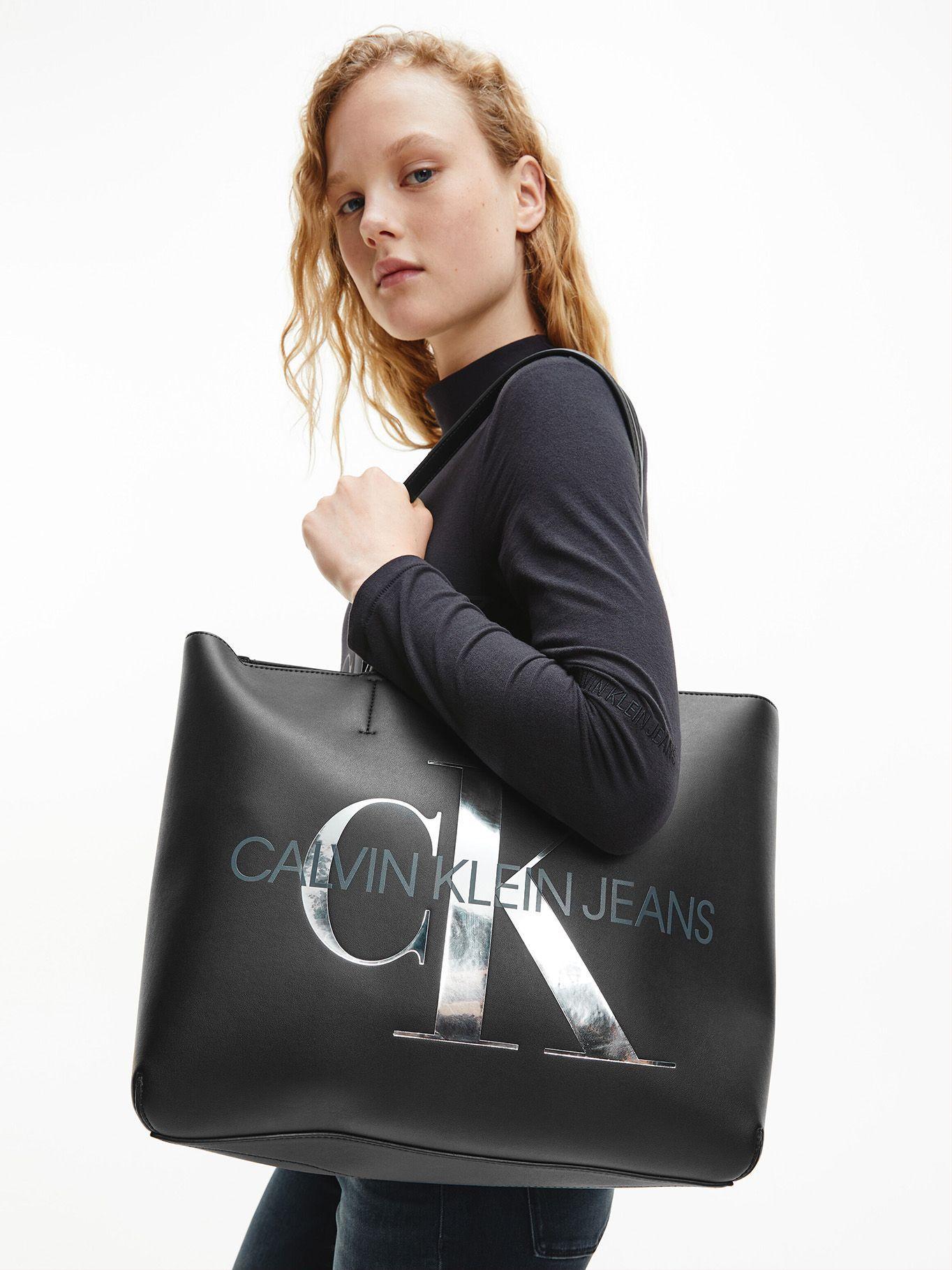 Cartera Tote Sculpted Silver Negro Calvin Klein-3