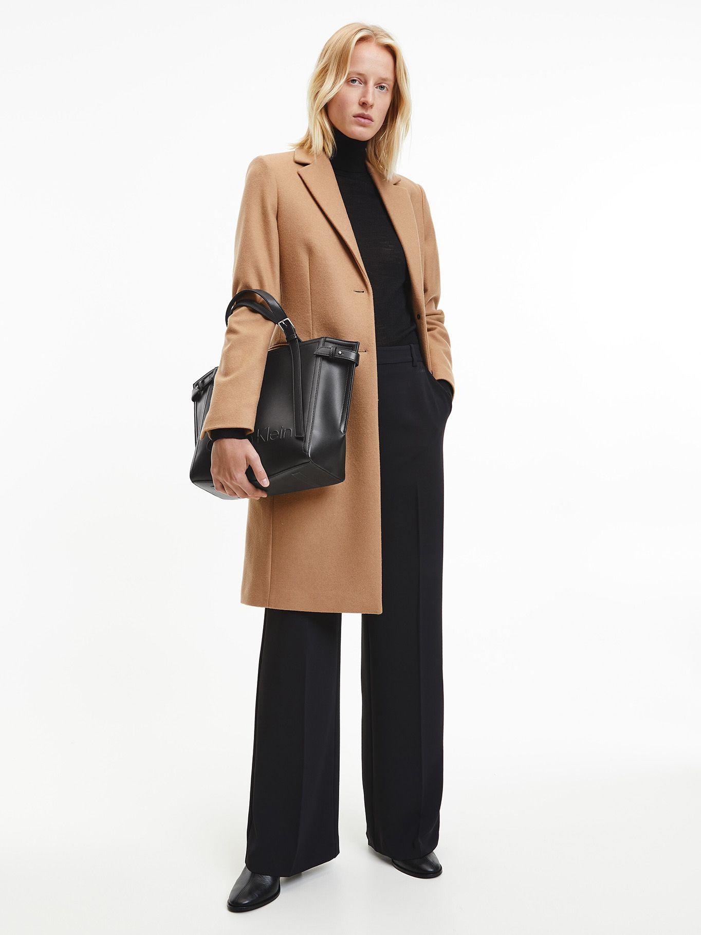 Cartera Minimal Hardware Tote Negro Calvin Klein-4