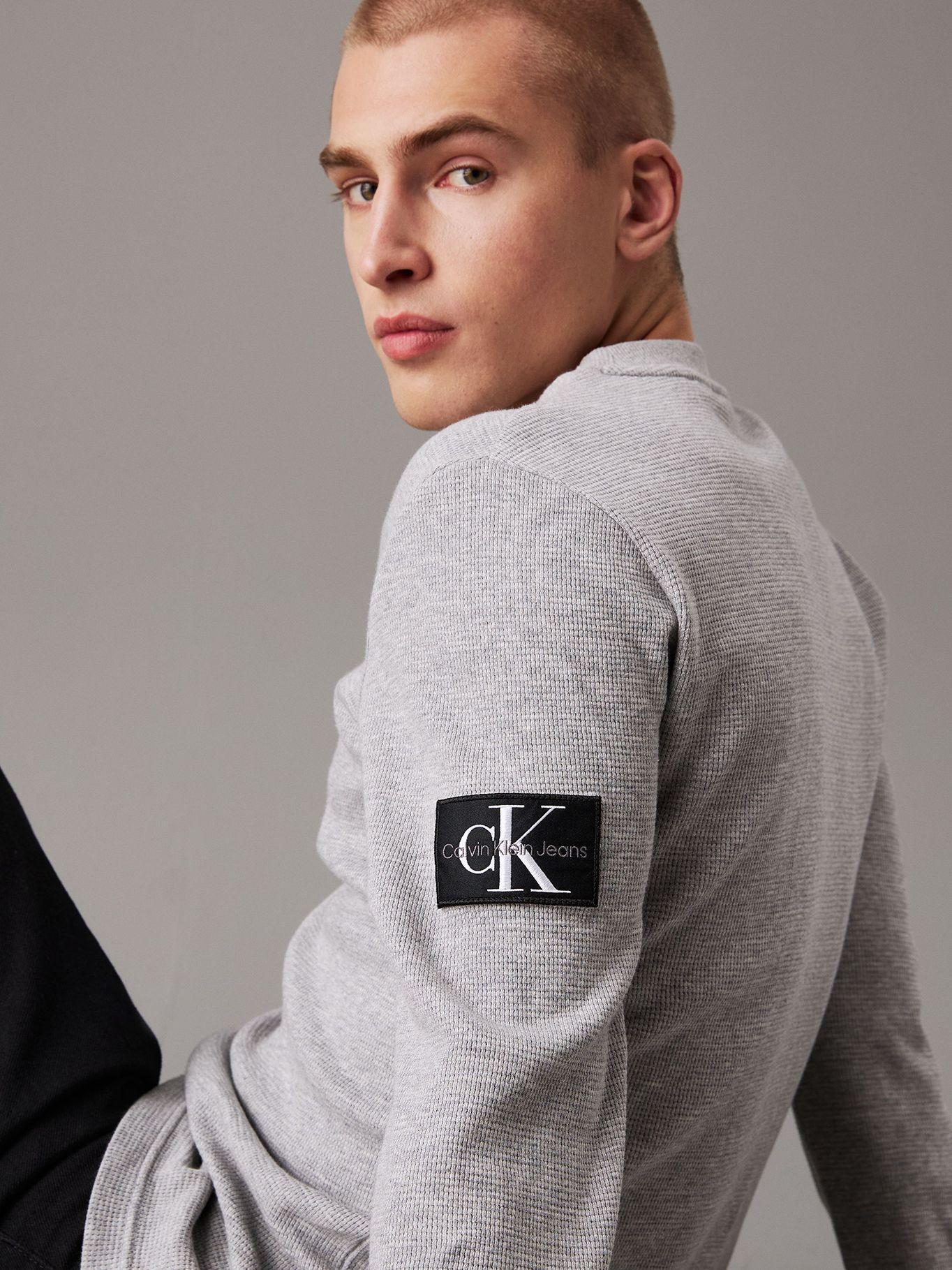 Polera LS Badge Waffle Gris Calvin Klein-3