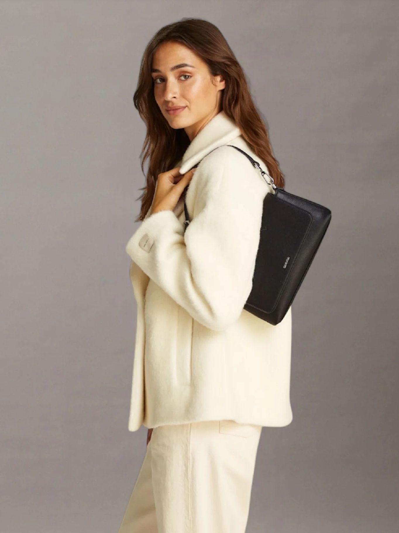 Cartera Ck Must Caviar Negro Calvin Klein-1