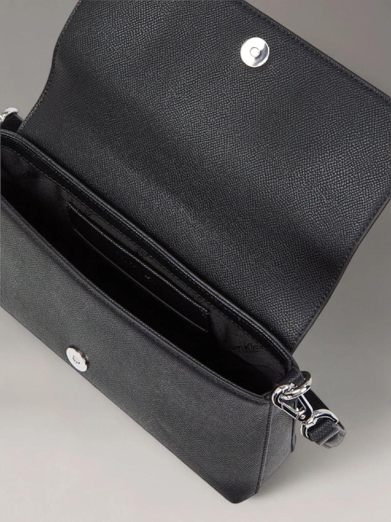 Cartera Ck Must Caviar Negro Calvin Klein-3