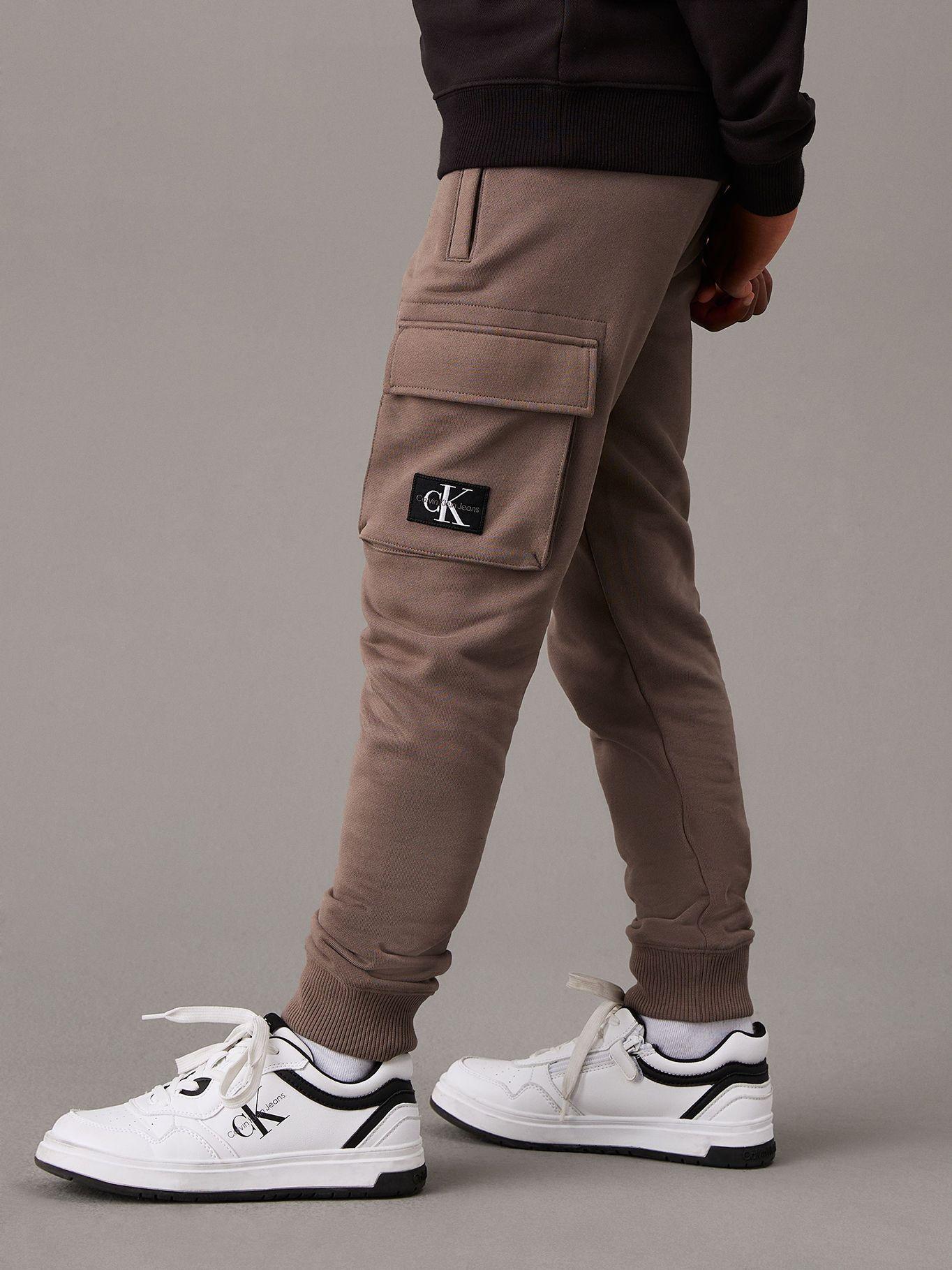 Jogger Niño Badge Relaxed Café Calvin Klein-2