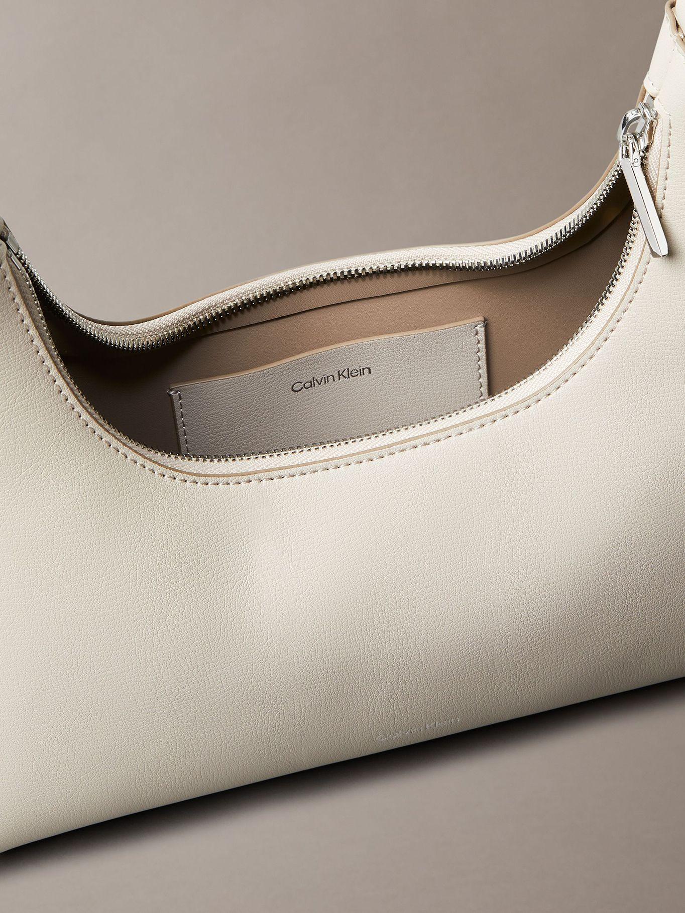 Cartera De Hombro Detalles Metálicos Beige Calvin Klein-3
