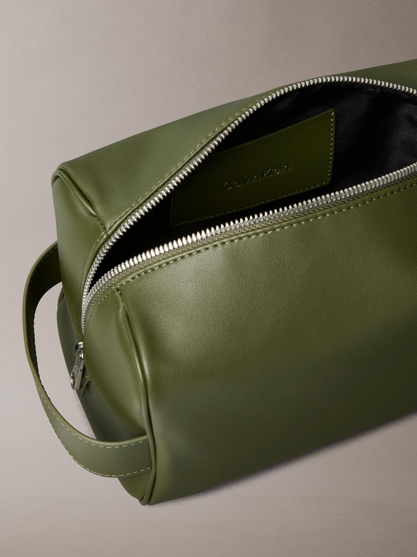 Neceser con Monograma Verde Calvin Klein-2