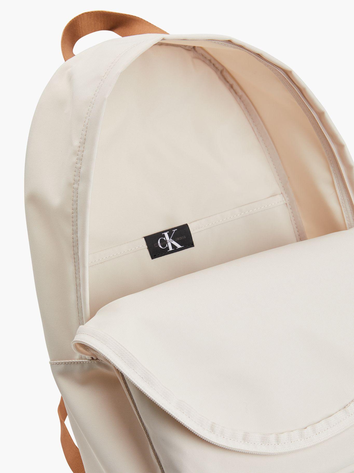 Mochila CKJ Essentials Crema Calvin Klein-2