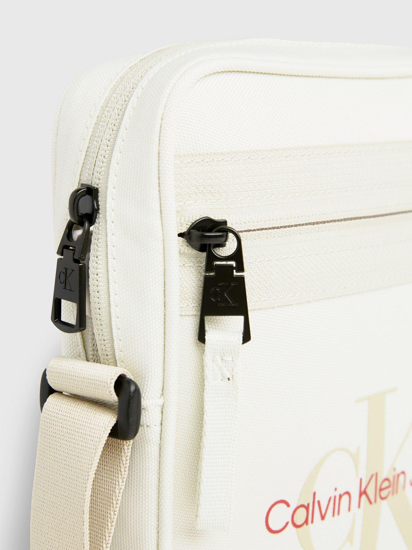 Bolso Reporter Sport Essential 18 M Blanco Calvin Klein-2