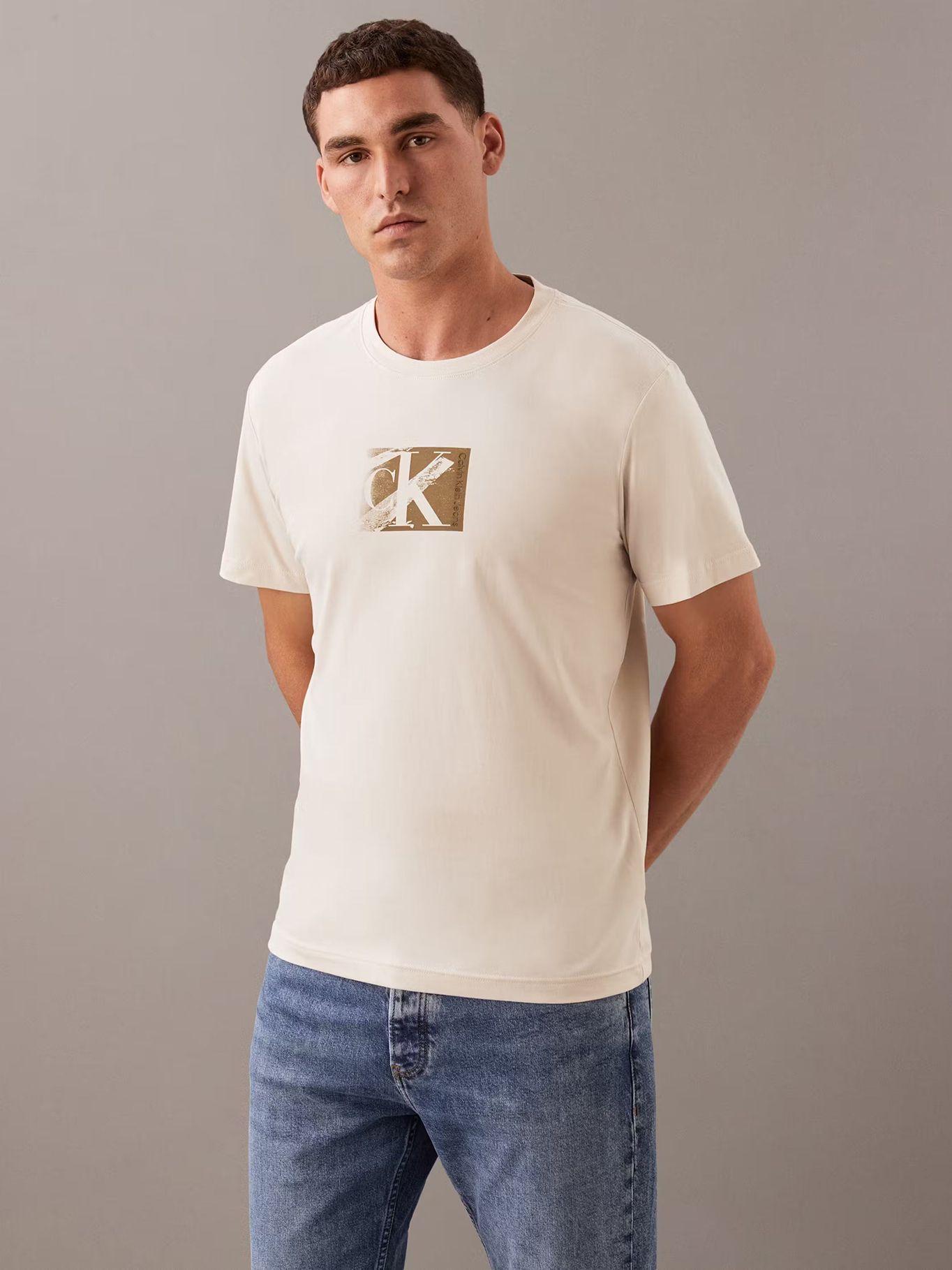 Polera con logotipo en caja pequeña Beige Calvin Klein-0