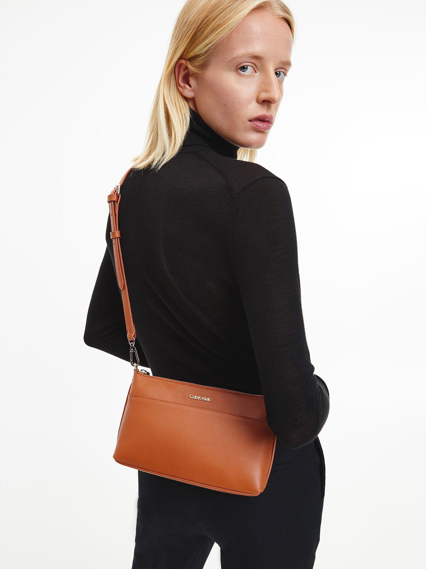 Cartera Crossbody Café Calvin Klein-3