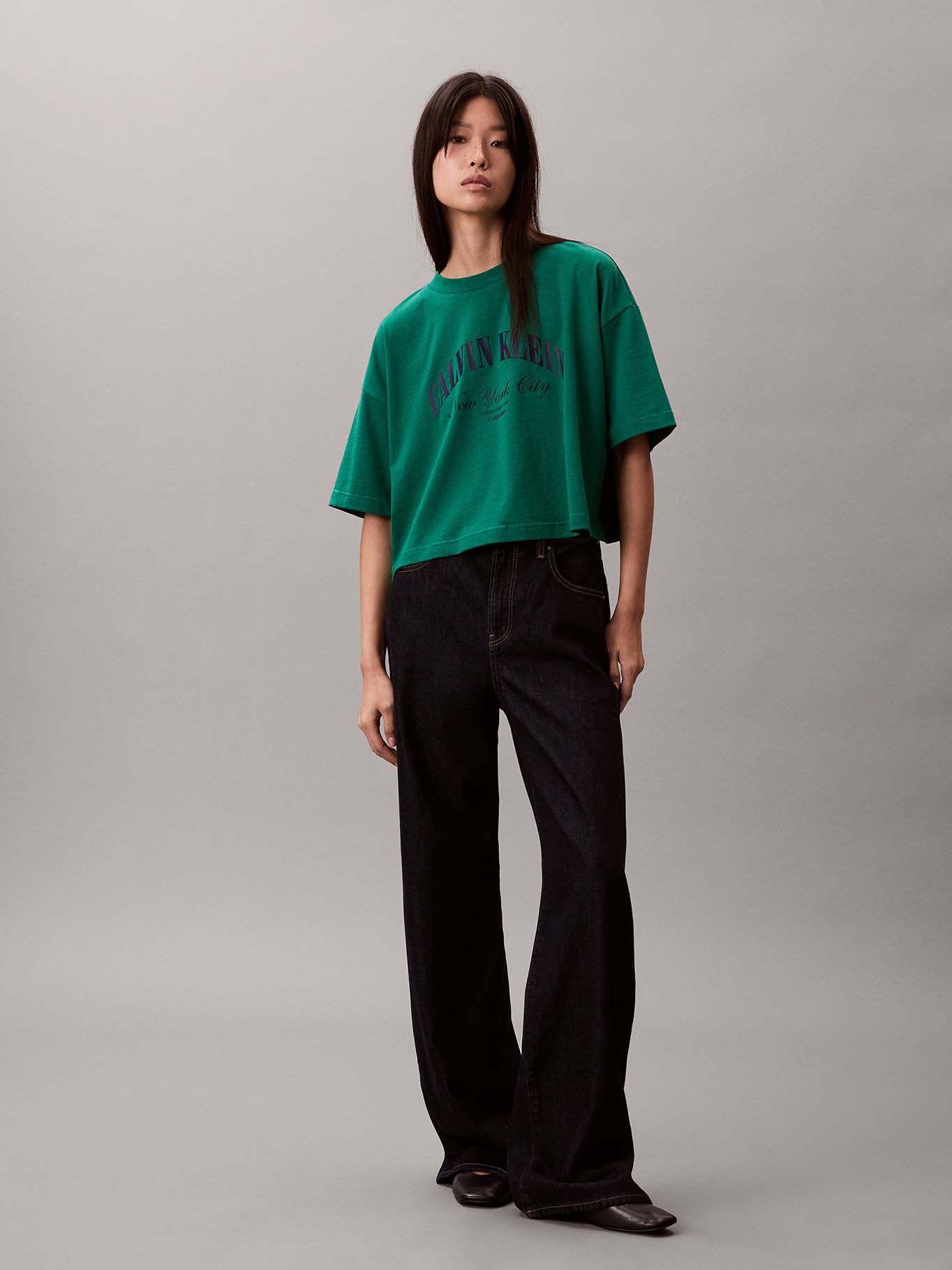 Polera Cropped Boxy con Logo Verde Calvin Klein-1