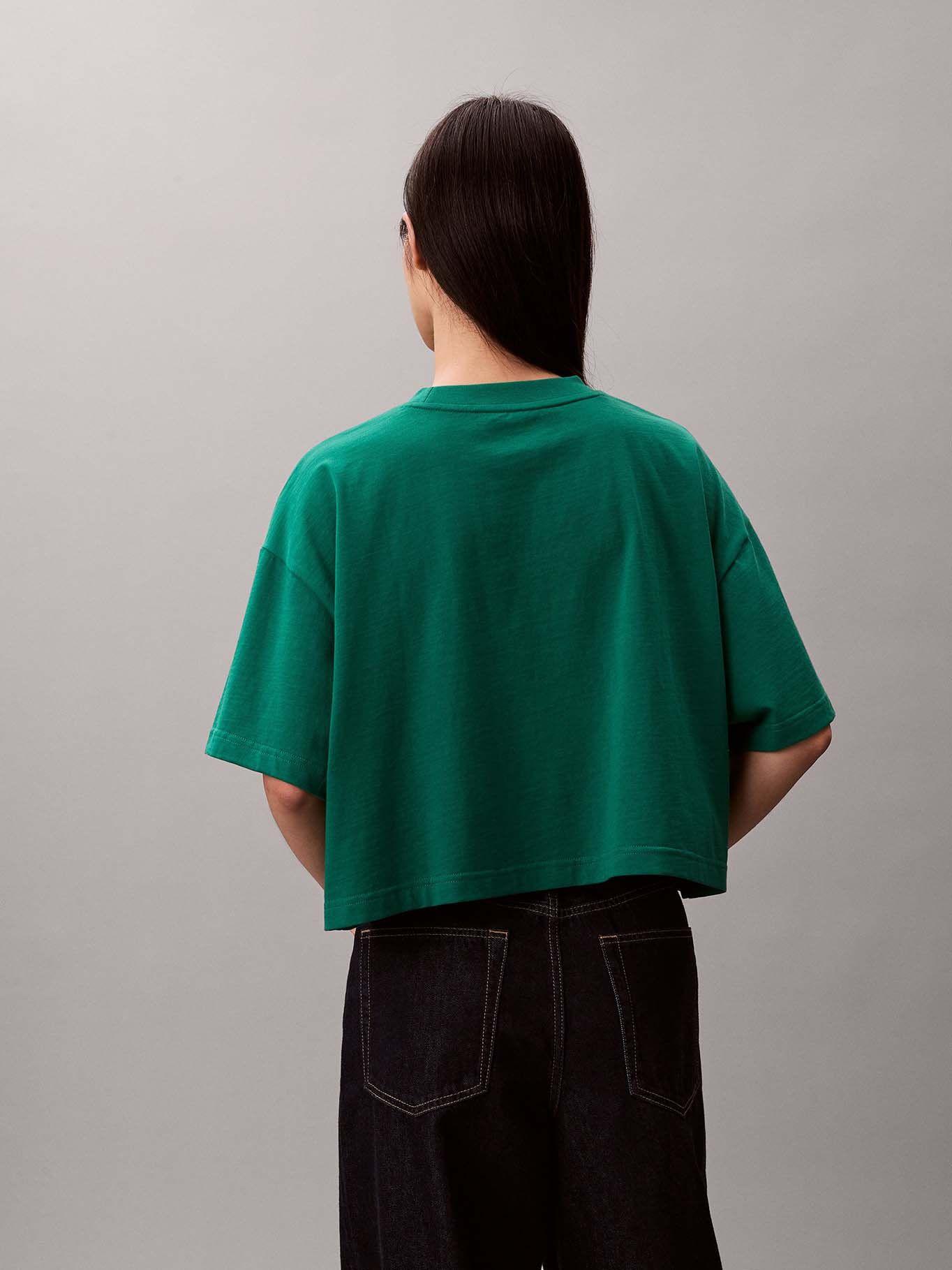 Polera Cropped Boxy con Logo Verde Calvin Klein-2