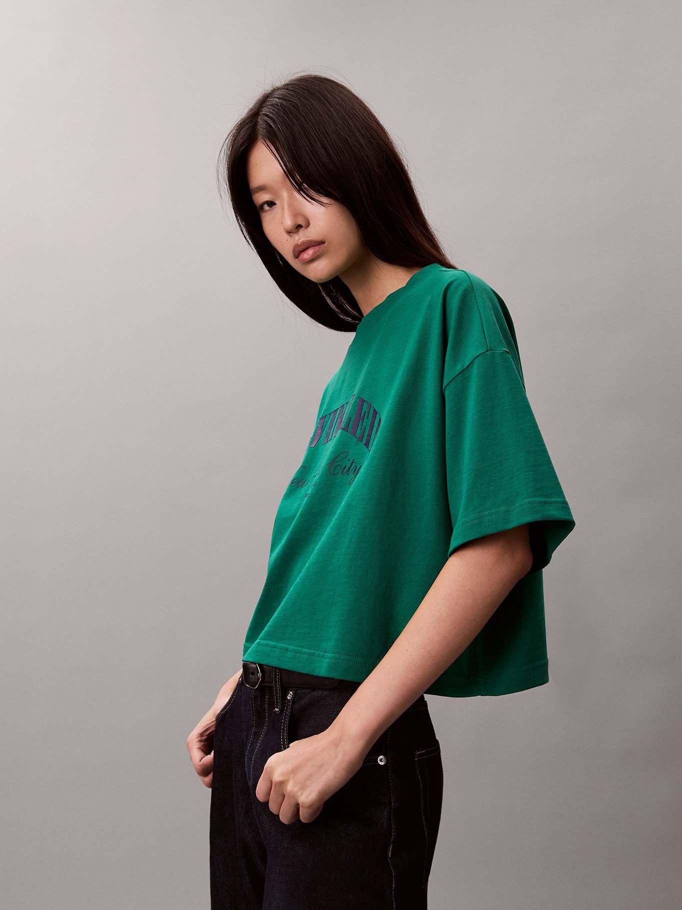 Polera Cropped Boxy con Logo Verde Calvin Klein-3
