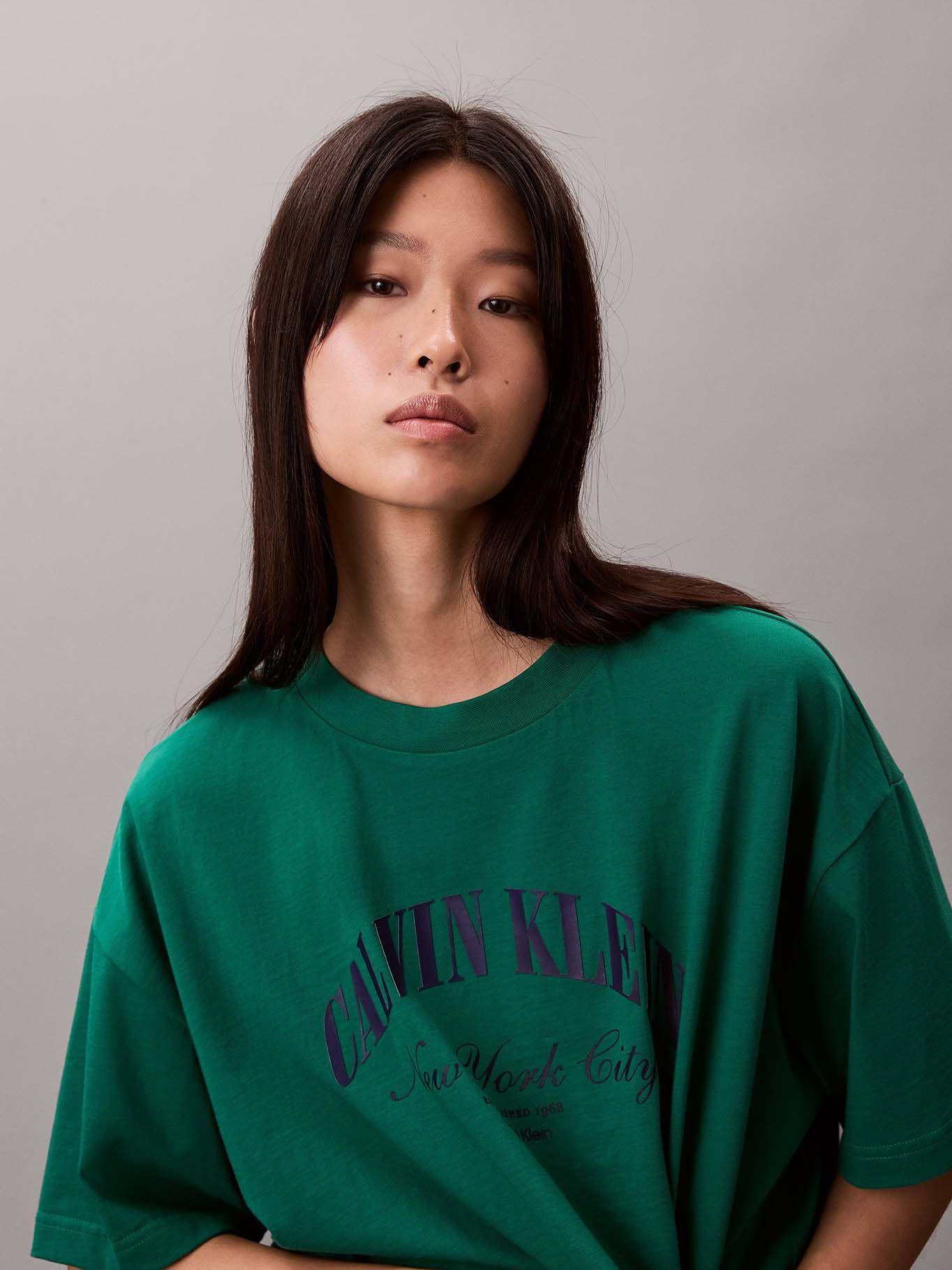 Polera Cropped Boxy con Logo Verde Calvin Klein-4