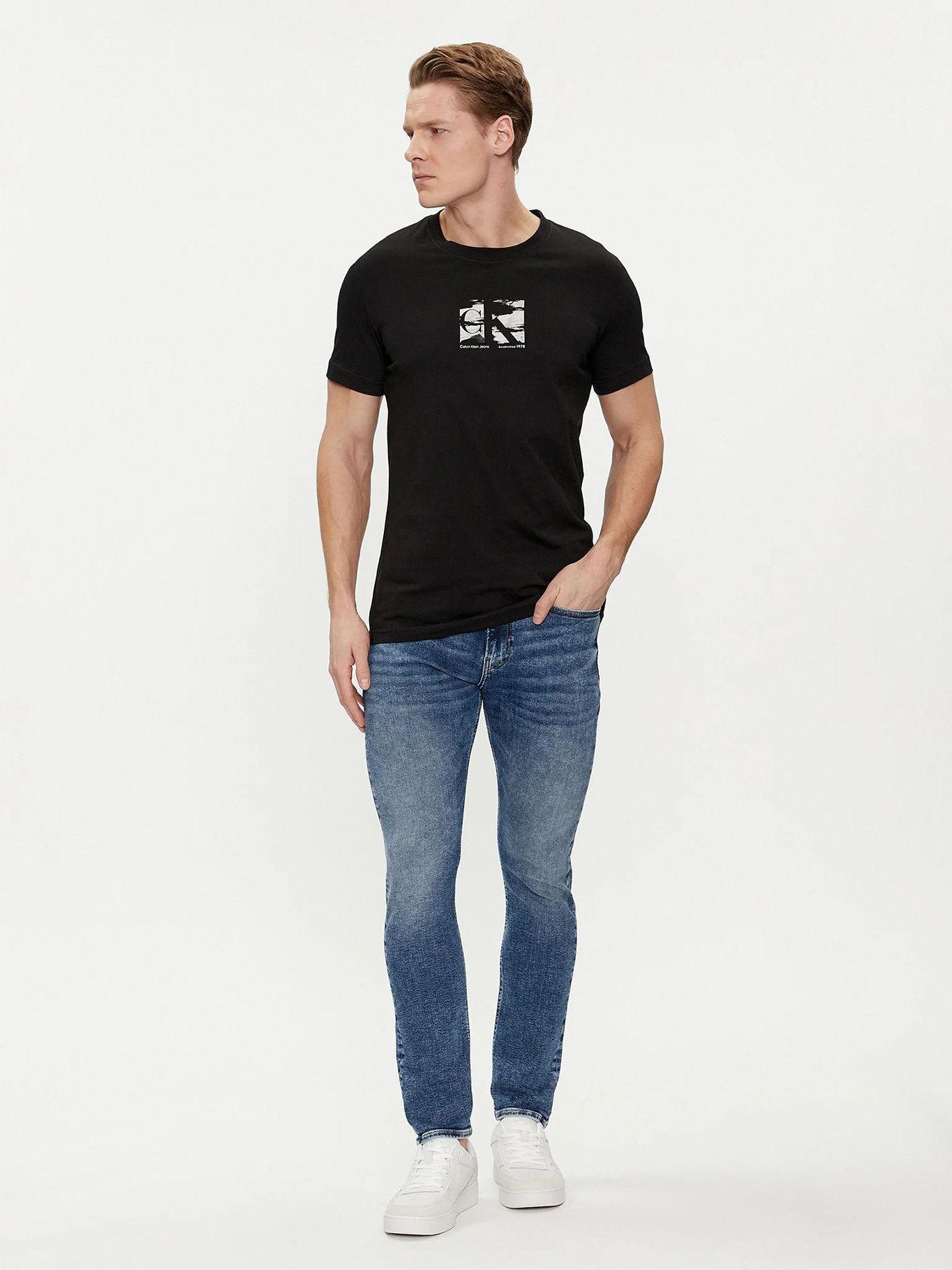 Polera Small Box y Logo Negro Calvin Klein-1